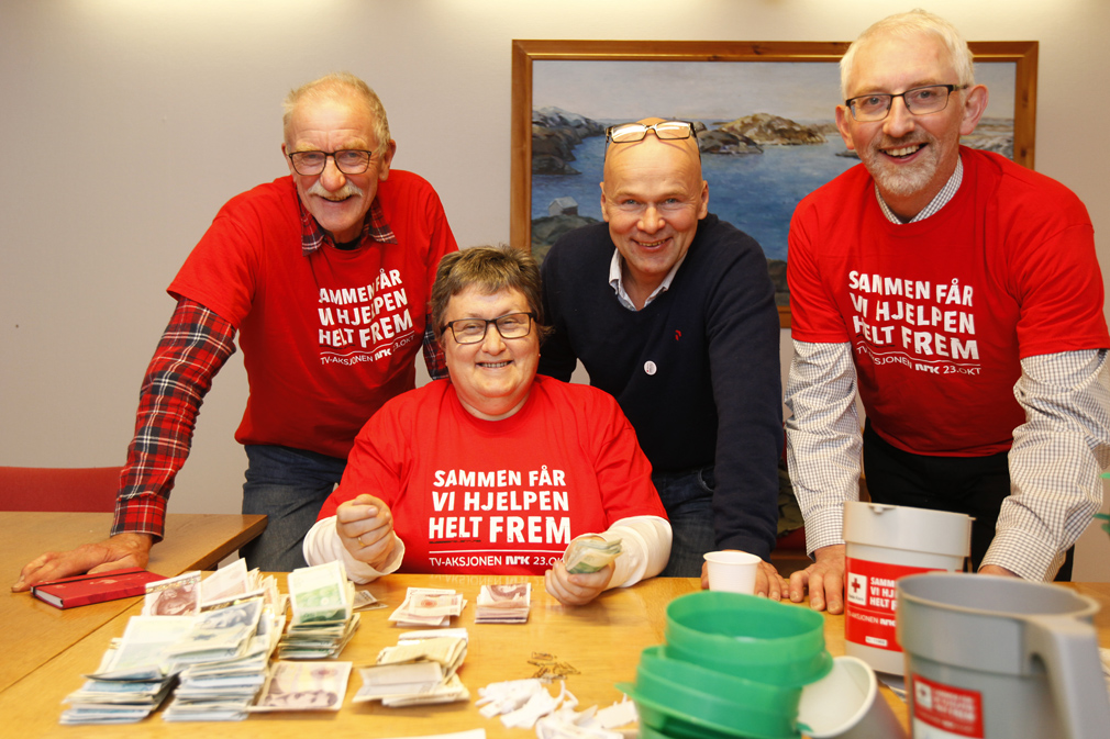 Årets komité for tv-aksjonen er svært godt fornøyd med resultatet. Fra venstre: Otto Sandnes, Aud Høstland, Knut Johnsrud og Olav Jørgen Bjørkås.
