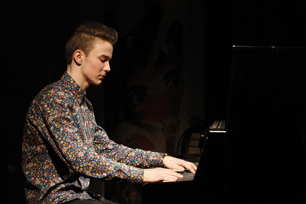 Ludvik Elnan Jacobsen framførte ei låt kjent fra James Bond-filmen "Spectre".