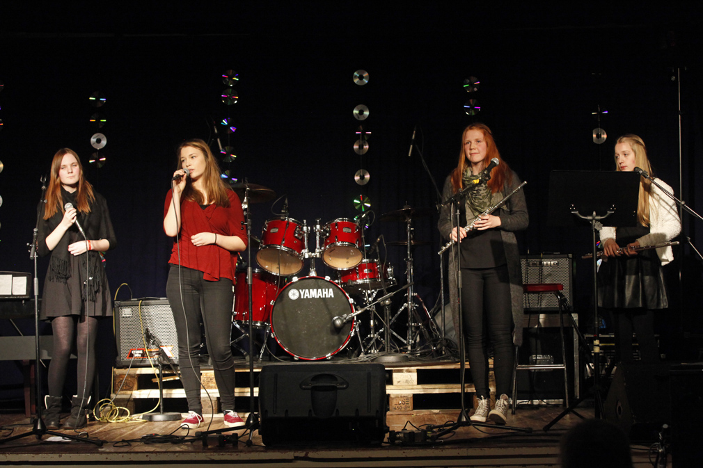 UKM16 Fem flinke frokner