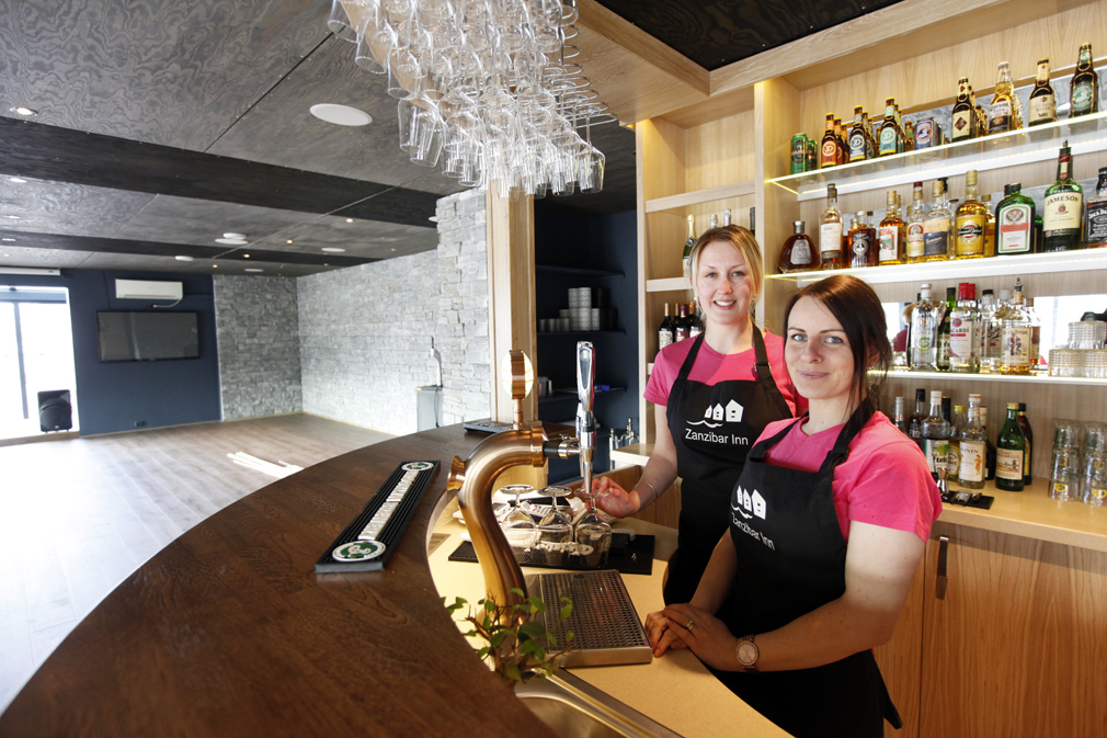 Restauranten blir ikke til å kjenne igjen, og Camilla og Milda gleder seg til å ta imot gjester igjen. Restauranten har vært stengt siden før jul på grunn av ombygginga.