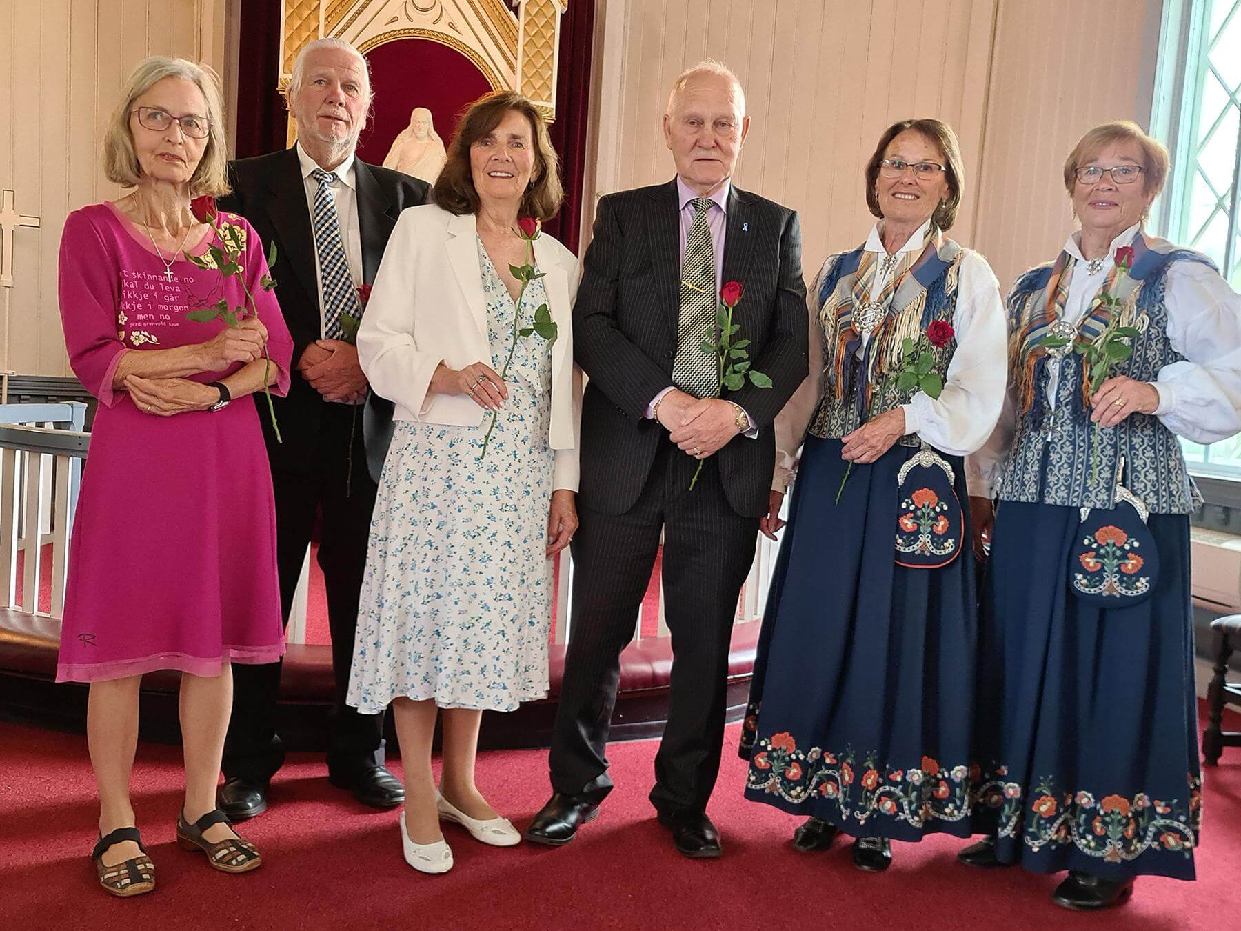 60-&aring;rskonfirmanter, fra venstre: Bj&oslash;rg Ribsskog, Erling Dagfinn Lein, Solveig Furberg Halfdansen, Willy Hanssen, Torunn Egeland og Turid Jacobsen.