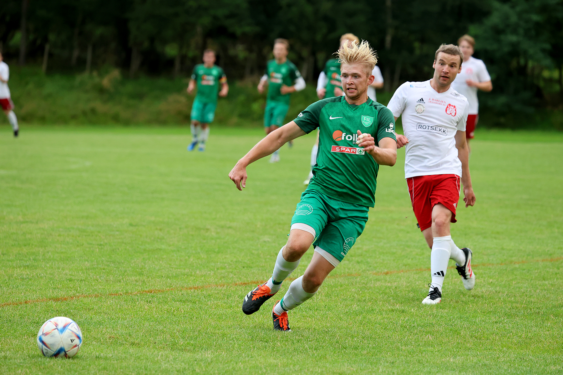 Simon Stamnes H&aring;gensen vant denne ballen.