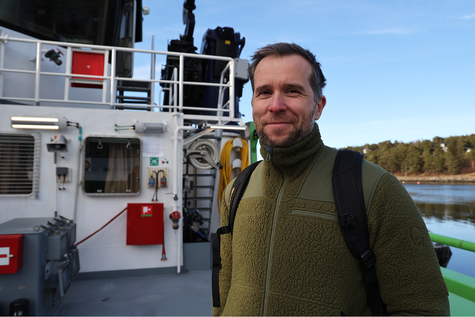 K&aring;re M&oslash;ksvoll er forn&oslash;yd med nyb&aring;ten, som skal inn i kontrakt med Cermaq i Finnmark.