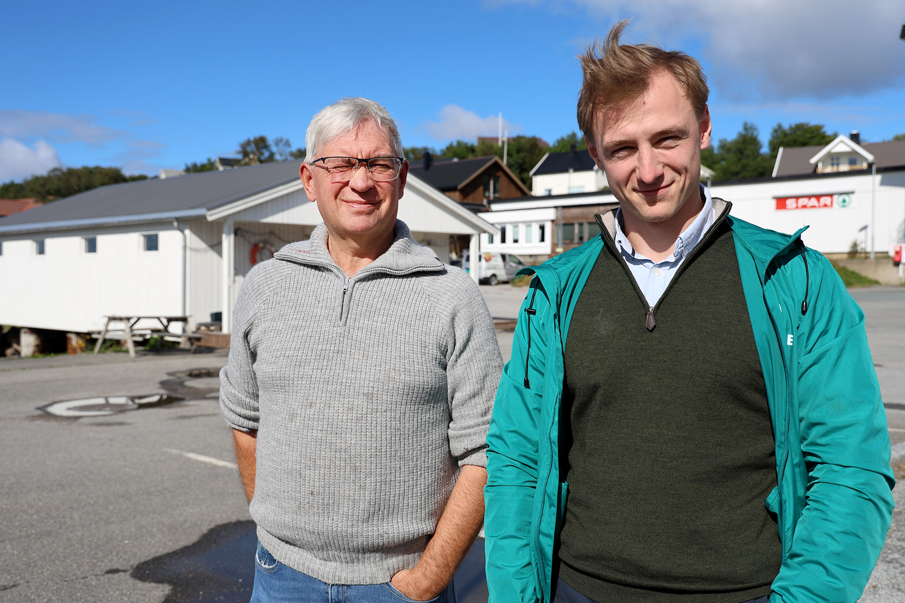 Andr&eacute; Skjelstad (til venstre) har sittet 16 &aring;r p&aring; Stortinget. N&aring; h&aring;per han at s&oslash;nnen kan overta. Jens Fredrik er Venstres f&oslash;rstekandidat i Nord-Tr&oslash;ndelag i h&oslash;stens stortingsvalg.