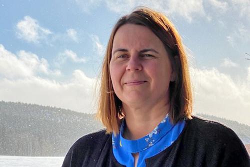 Kommuneoverlege Anita Carlson sier at milde bivirkninger etter vaksinering er vanlig.