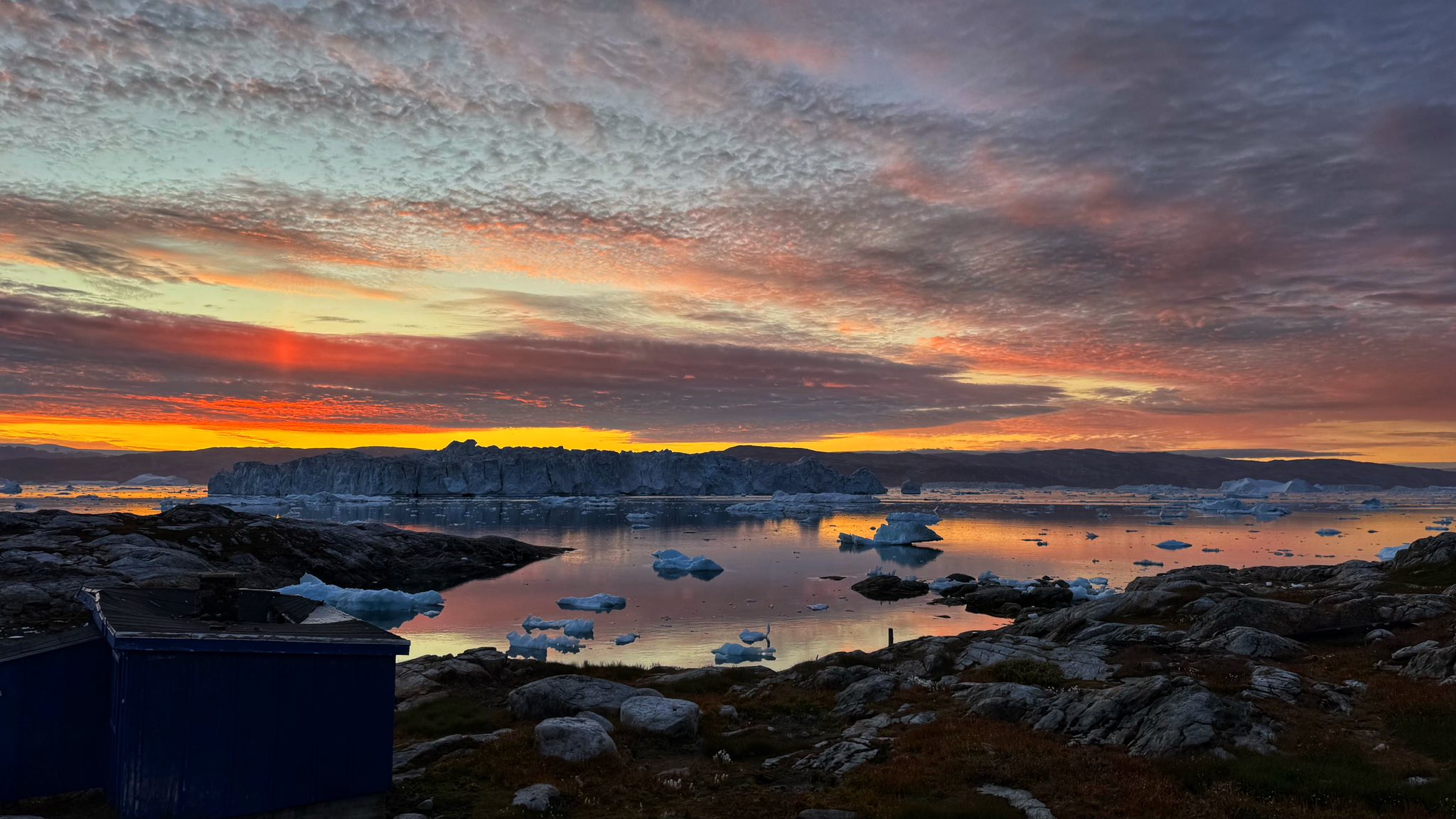Tinit ligger ved Sermilikfjorden, som betyr "isfjorden" på østgrønlandsk. Foto: Privat.