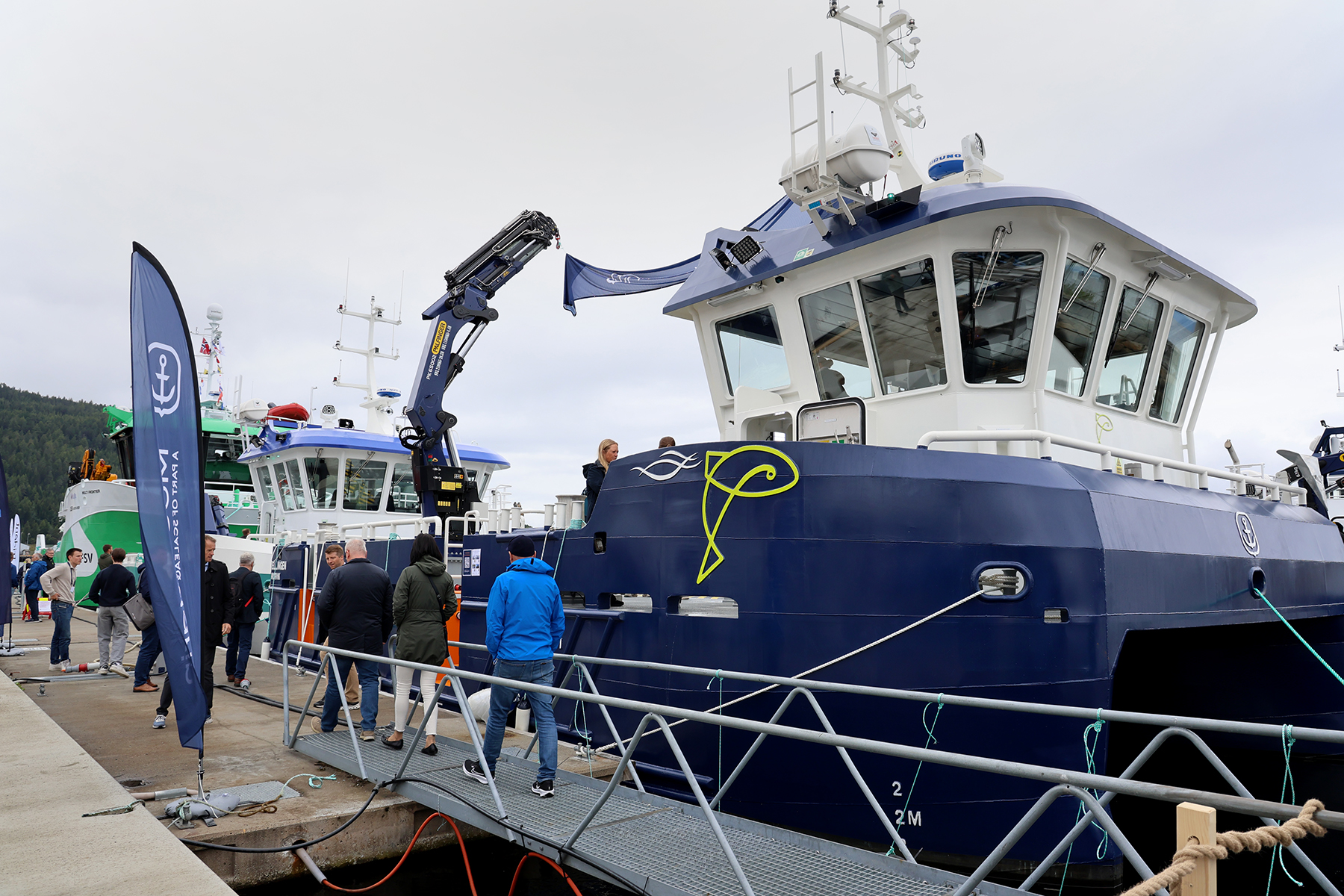 Den 50 fot store arbeidsbåten ruver godt ved flytebrygga på Skansen.