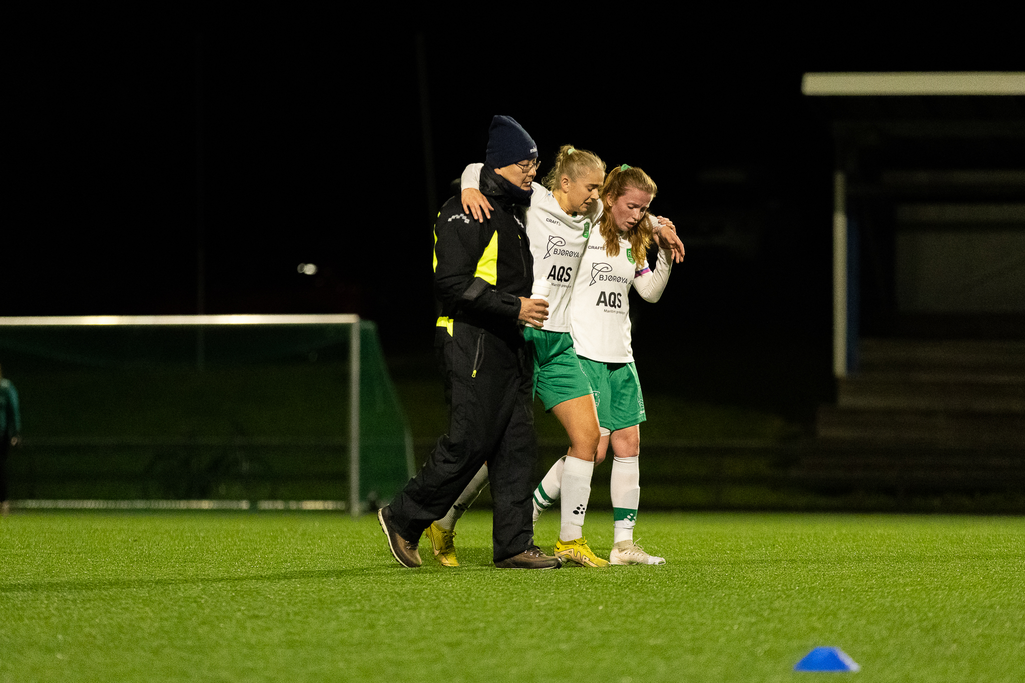 Signe m&aring;tte hjelpes av banen etter &aring; ha tr&aring;kket over, og kvelden endte p&aring; legevakta for n&aelig;rmere unders&oslash;kelser.