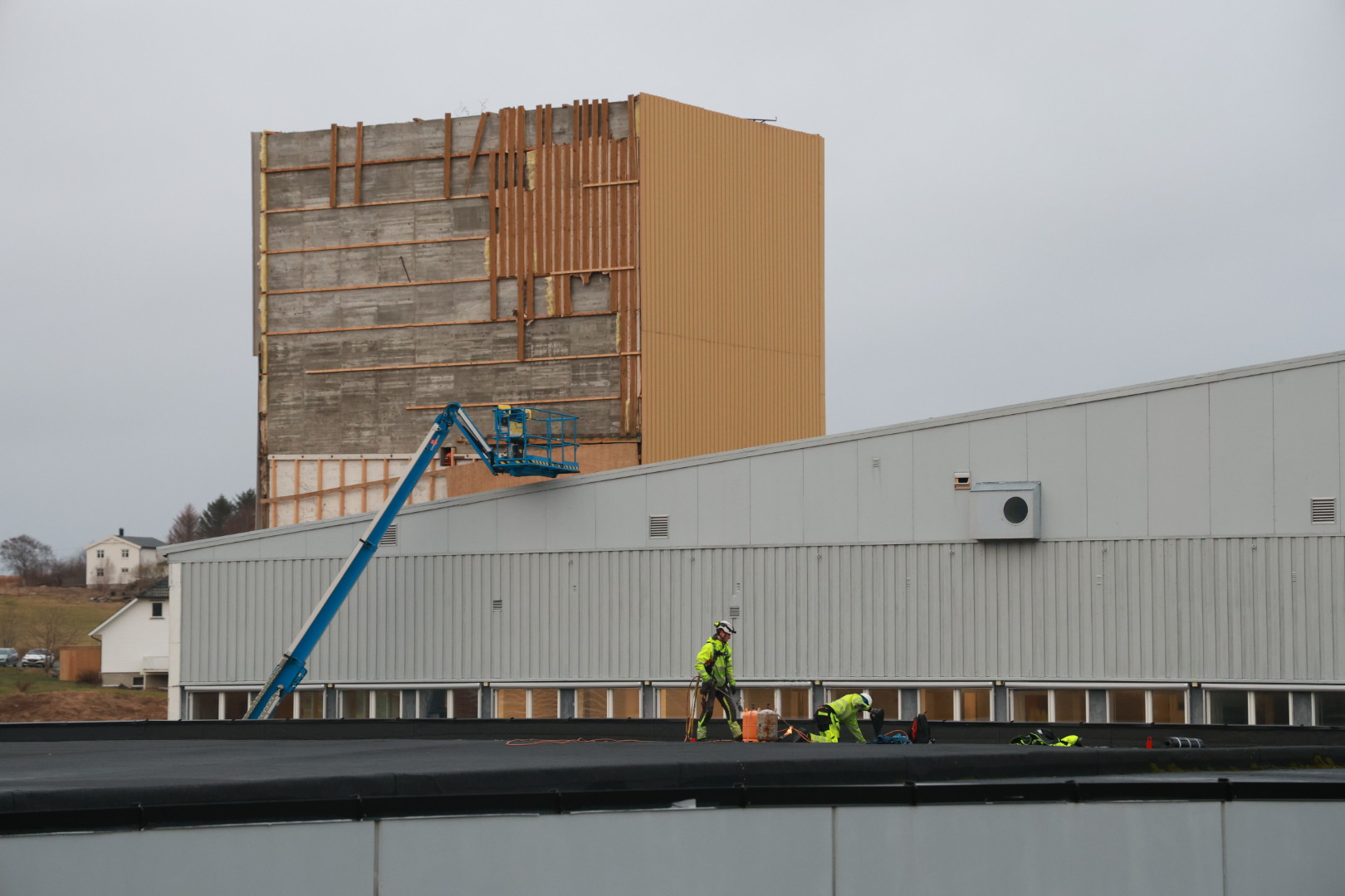 Slik så tårnet ut dagen derpå, da oppryddinga startet etter stormen. (Foto: Jens Martin Olsen)