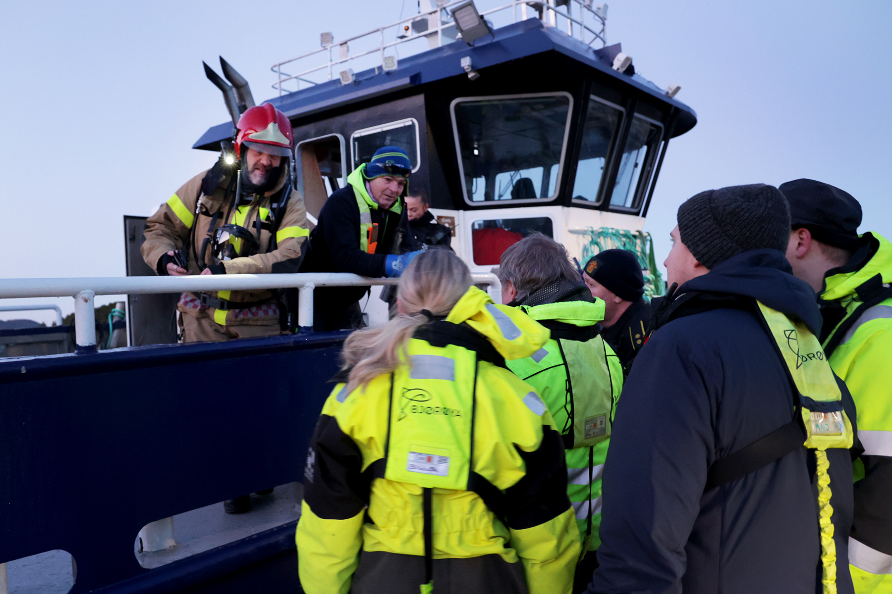 Tor Roald Lindseth og Ren&eacute; Huhns orienterer om hva de har sett i maskinrommet.