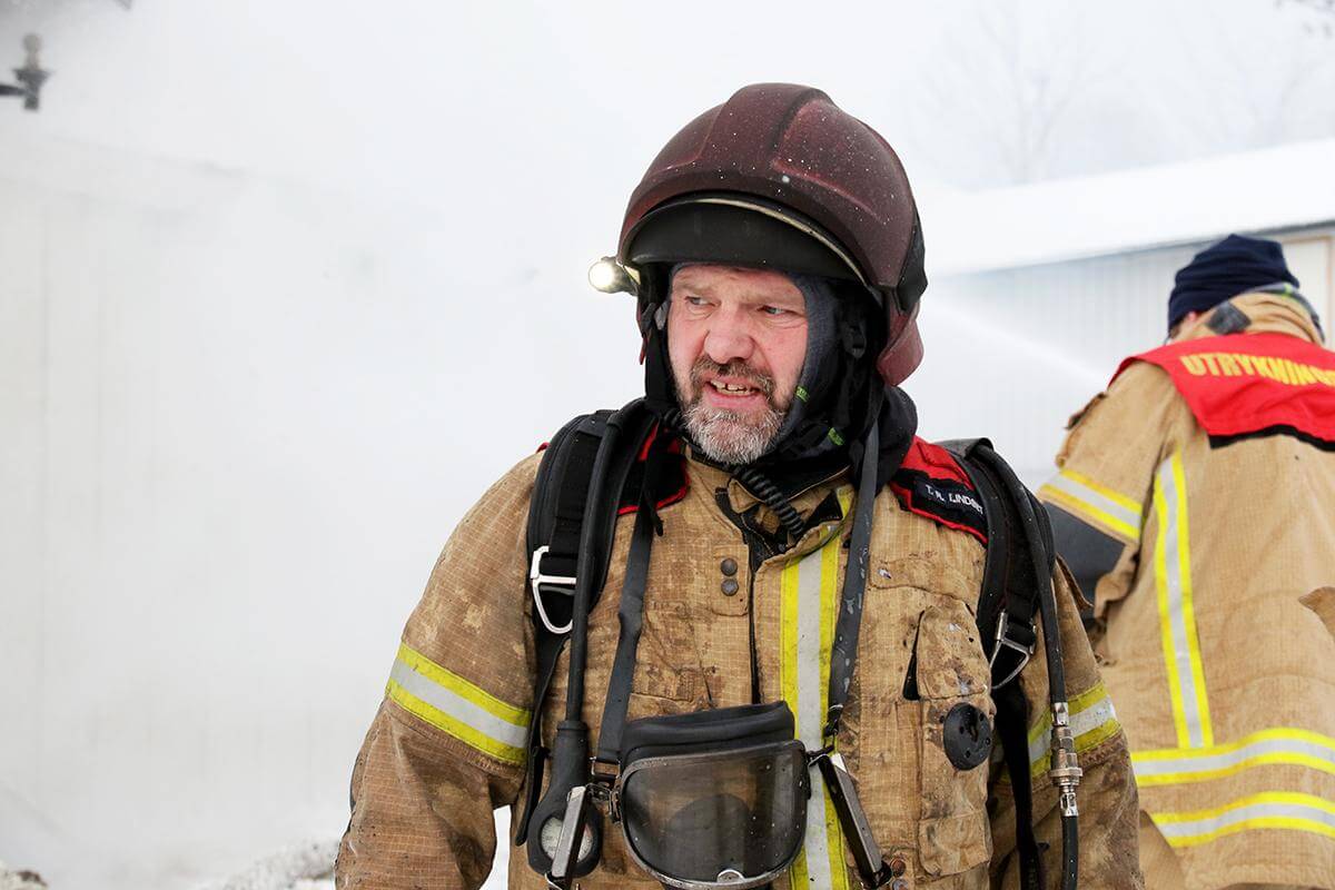 Tor Roald Lindseth er selv røykdykker, og han er glad alle røykdykkerne fikk øvd.