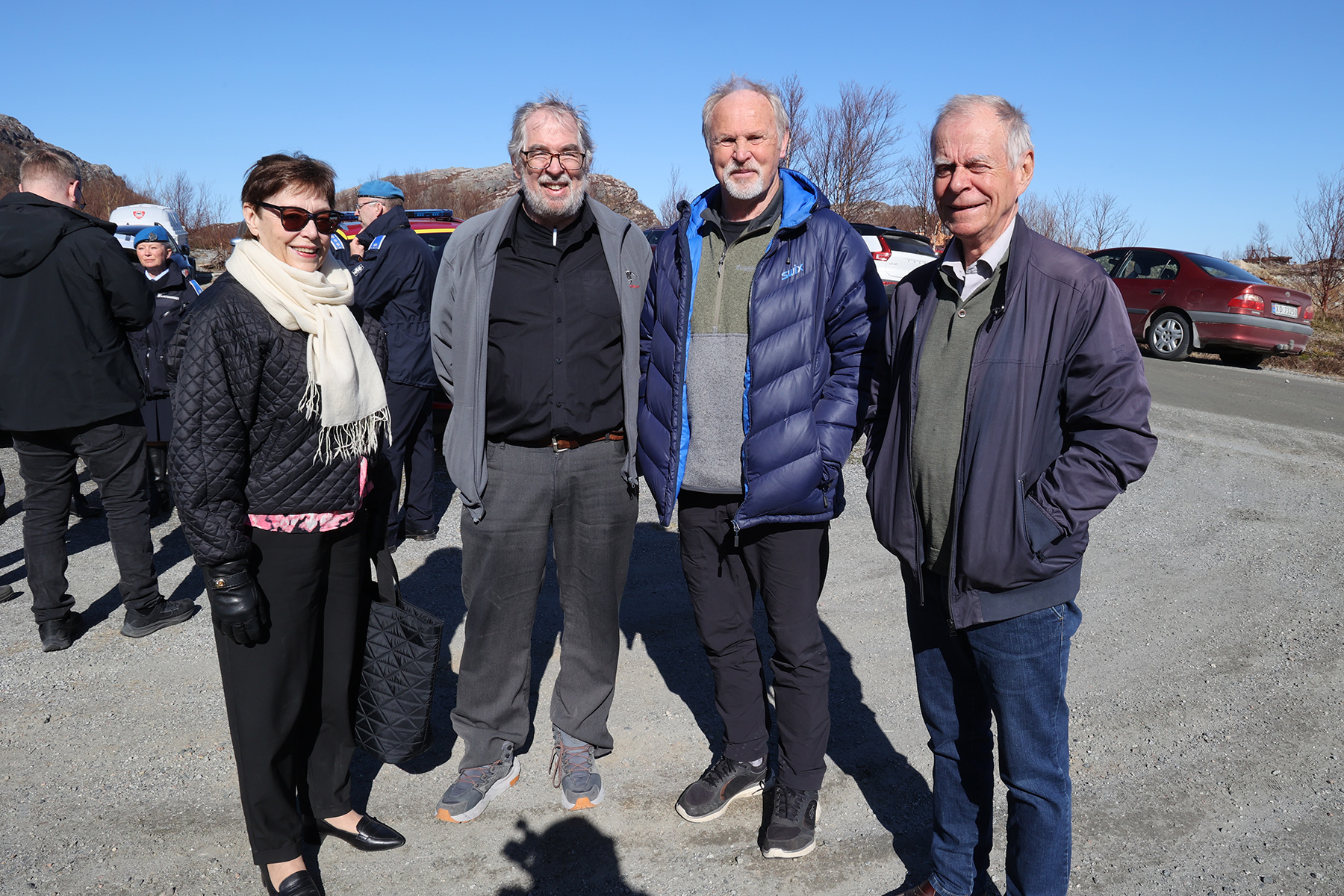 De var alle sentrale under brannen, og fredag var de tilbake på Sørnesset. Fra venstre: Tidligere assisterende fylkesmann Gerd Janne Kristoffersen, tidligere brannsjef Hans Petter Haukø, tidligere lensmann Nils Roger Duna og tidligere politimester Trond Prytz.
