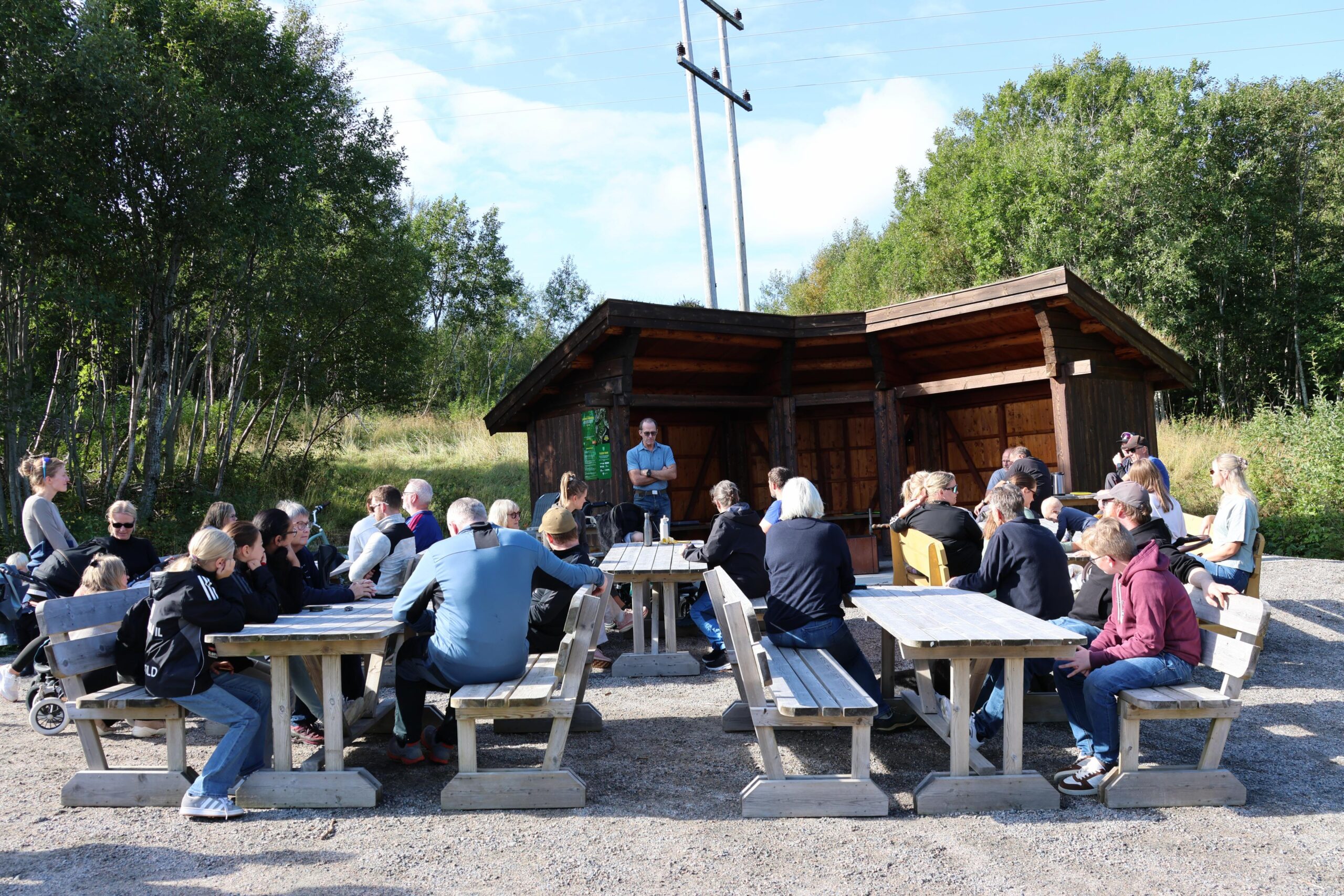 Godt oppmøte da Flatanger idrettslag inviterte til åpning av frisbeegolfbane.