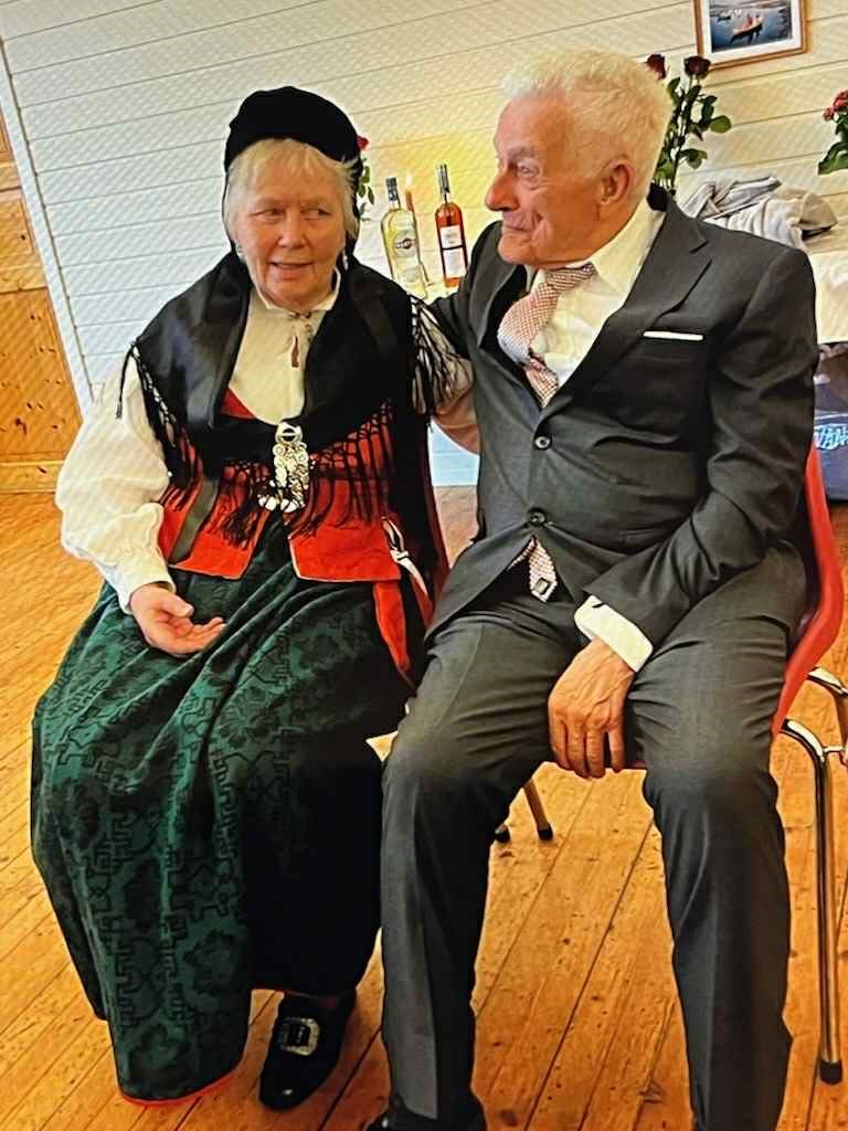 Dagrunn og Tormod har allerede atten oldebarn. Foto: Privat.