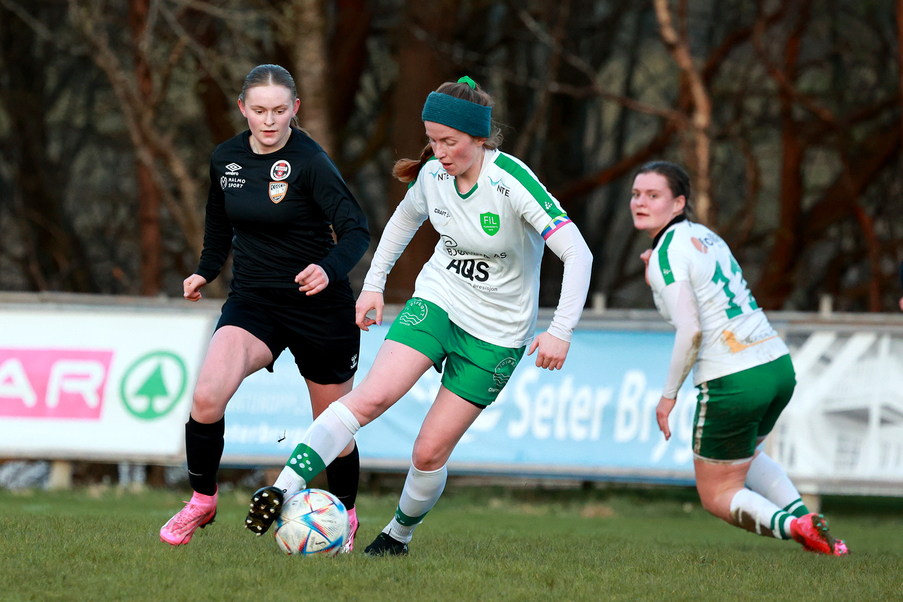 Julie Devik Leithe er glad det ble seier, og håper Flatanger klarer å holde koken gjennom hele sesongen.