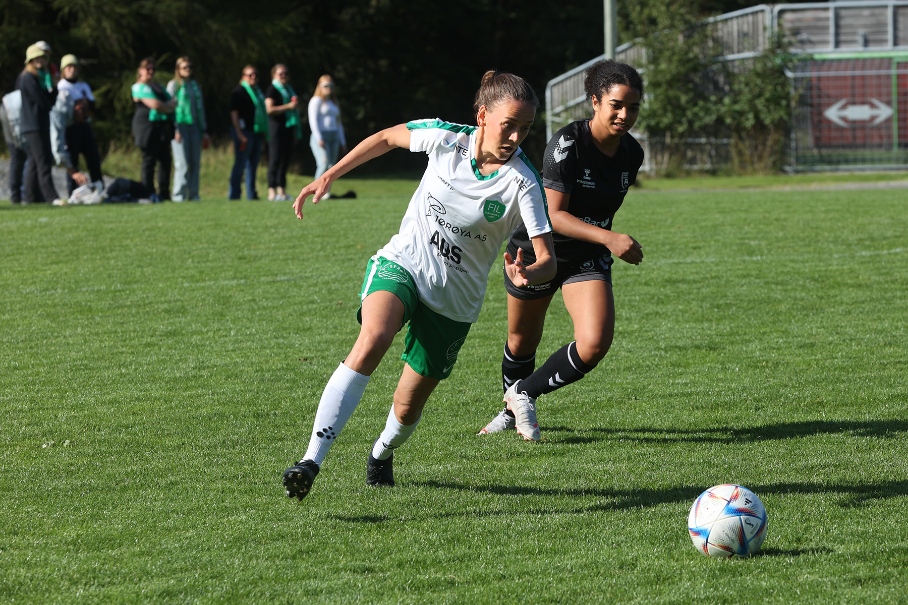 Charlotte fikk slitt seg l&oslash;s fra R&oslash;rviks forsvarer og s&oslash;rget for 1-0.
