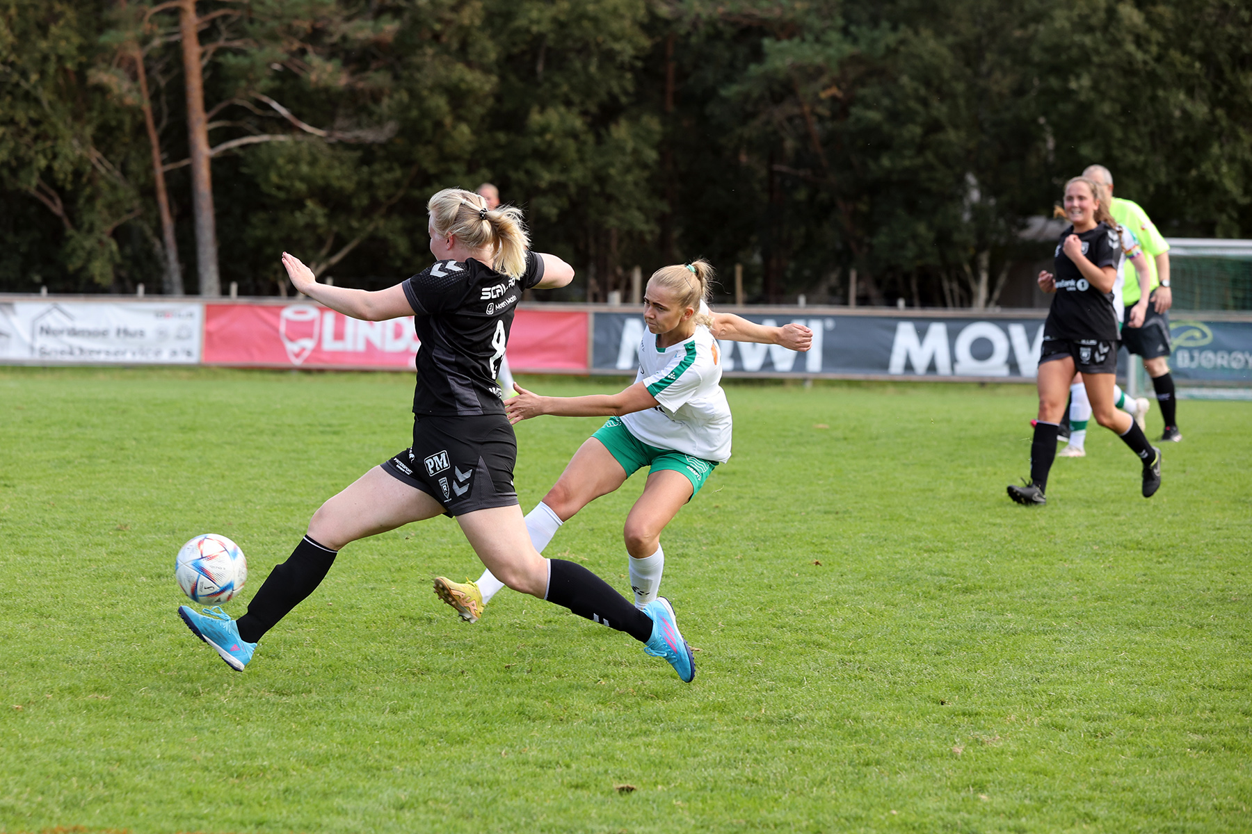 Signe Jakobsen med skudd som keeperen reddet.