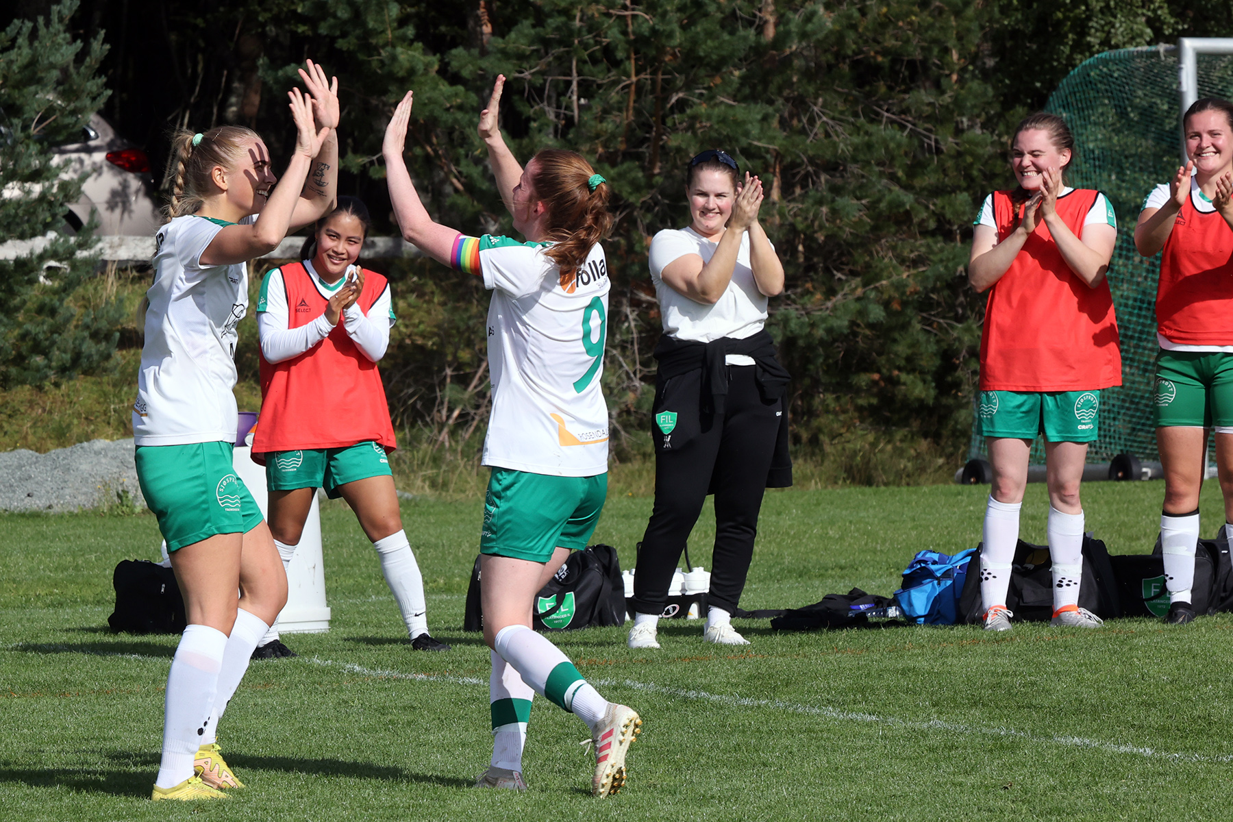 Jubel x 6 i l&oslash;rdagens kamp!