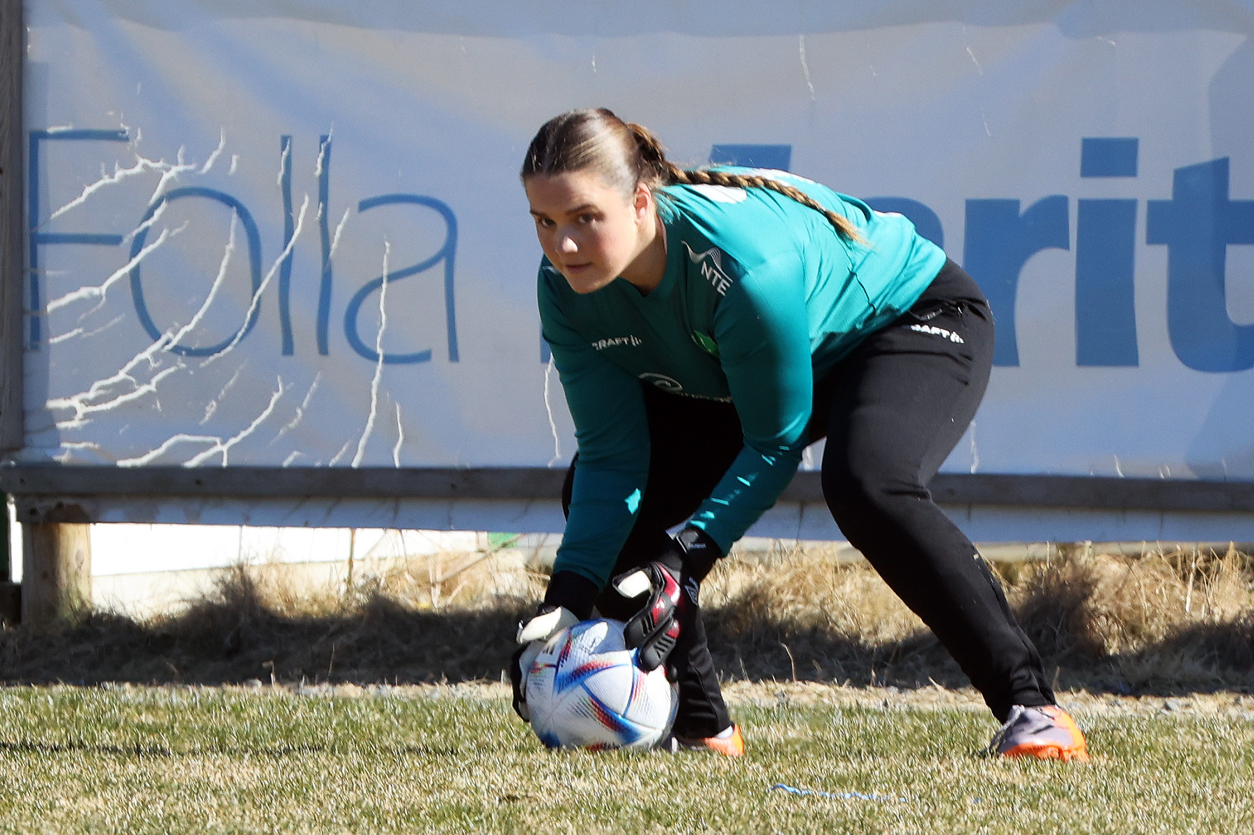 Johanne Kvarsvik debuterte som keeper - og på Flatanger - på sin egen bursdag!