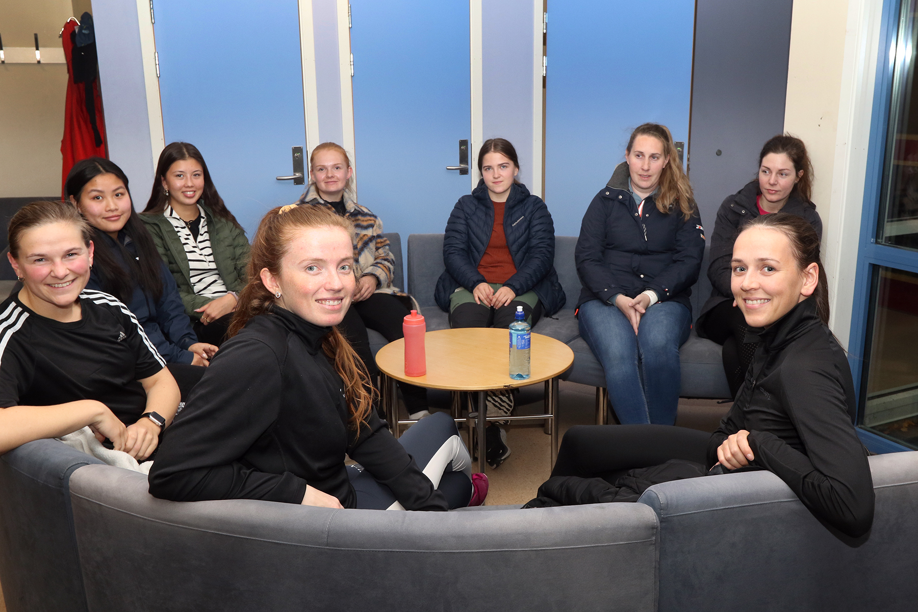 Denne gjengen m&oslash;ttes onsdag kveld, og er ivrige p&aring; &aring; komme i gang. Foran: Hilde Camilla L&aelig;nd, Julie Leithe og Charlotte Lein. Bak fra venstre: Sara Hansen, Ylva Christina Haagensen, Hanne Marie Tyldum Ribsskog, Amalie Stamnes H&aring;gensen, Linn Asp&oslash; og Trine Indermo.
