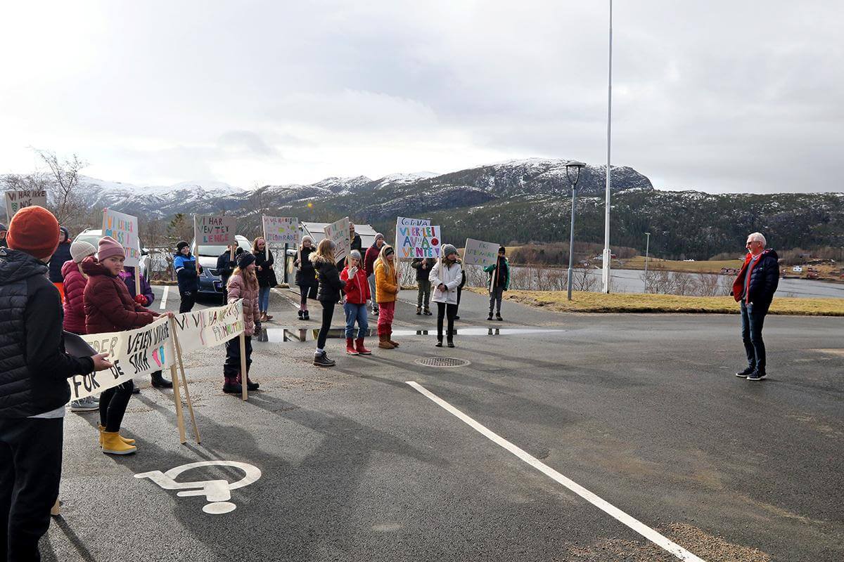 Ordf&oslash;rer Olav J&oslash;rgen Bj&oslash;rk&aring;s m&oslash;tte elevene, men kunne ikke love noen bedring i &aring;r.