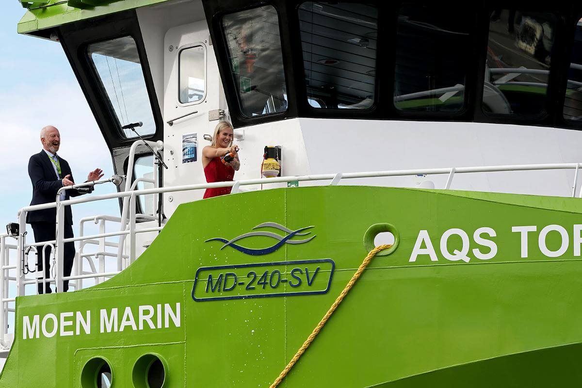 En fornøyd Ove Løfsnæs bivånet selve dåpshandlingen som ble gjort av gudmor Susanne Stensen.