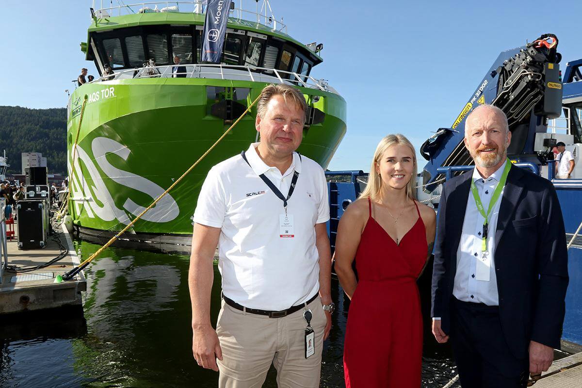 Sentrale personer under dåpen: Daglig leder Terje Andreassen i Moen Marin, gudmor Susanne Stensen og daglig leder Ove Løfsnæs i AQS.