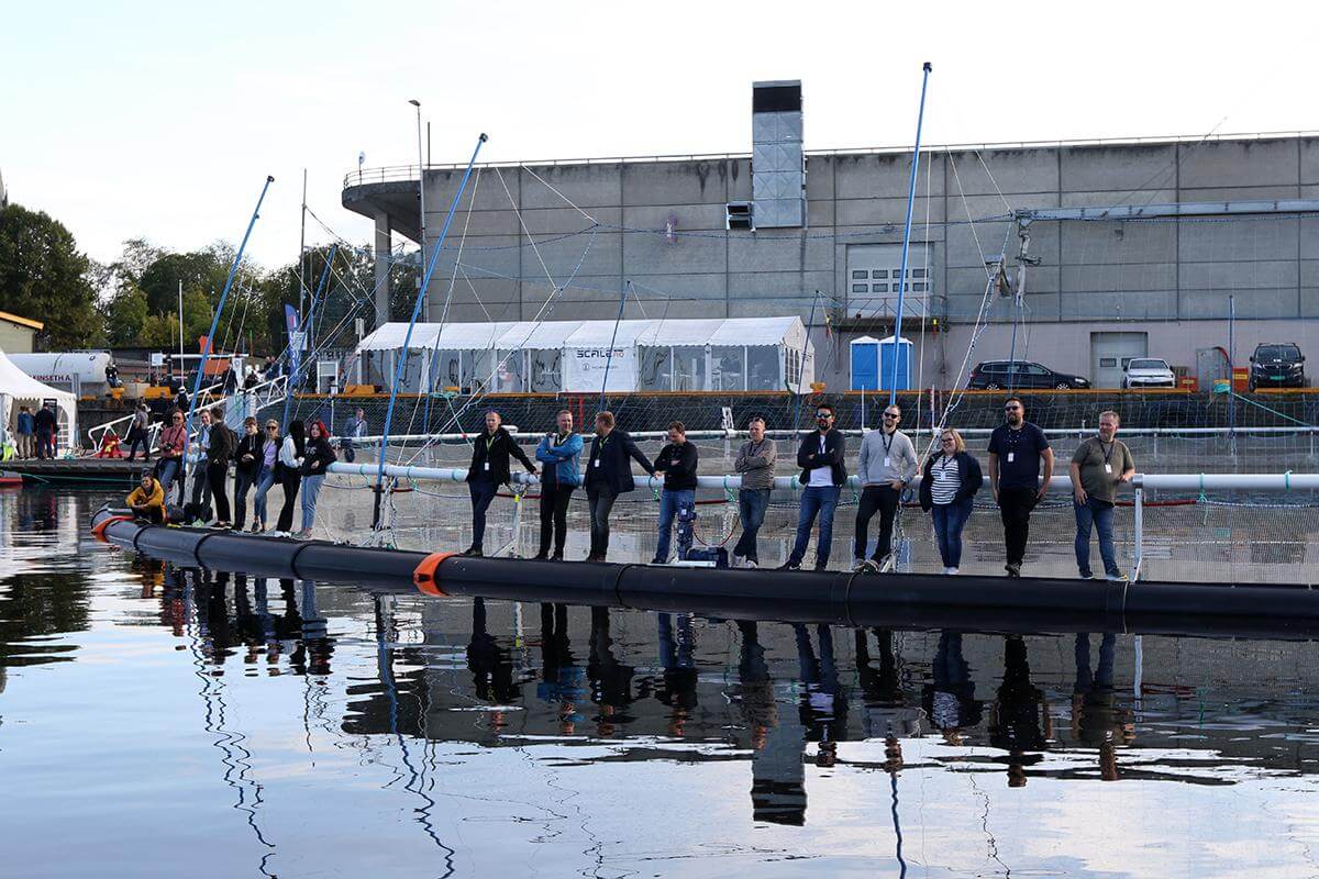 Mye folk var samlet for å følge dåpen, også mange hadde tatt turen fra Flatanger.