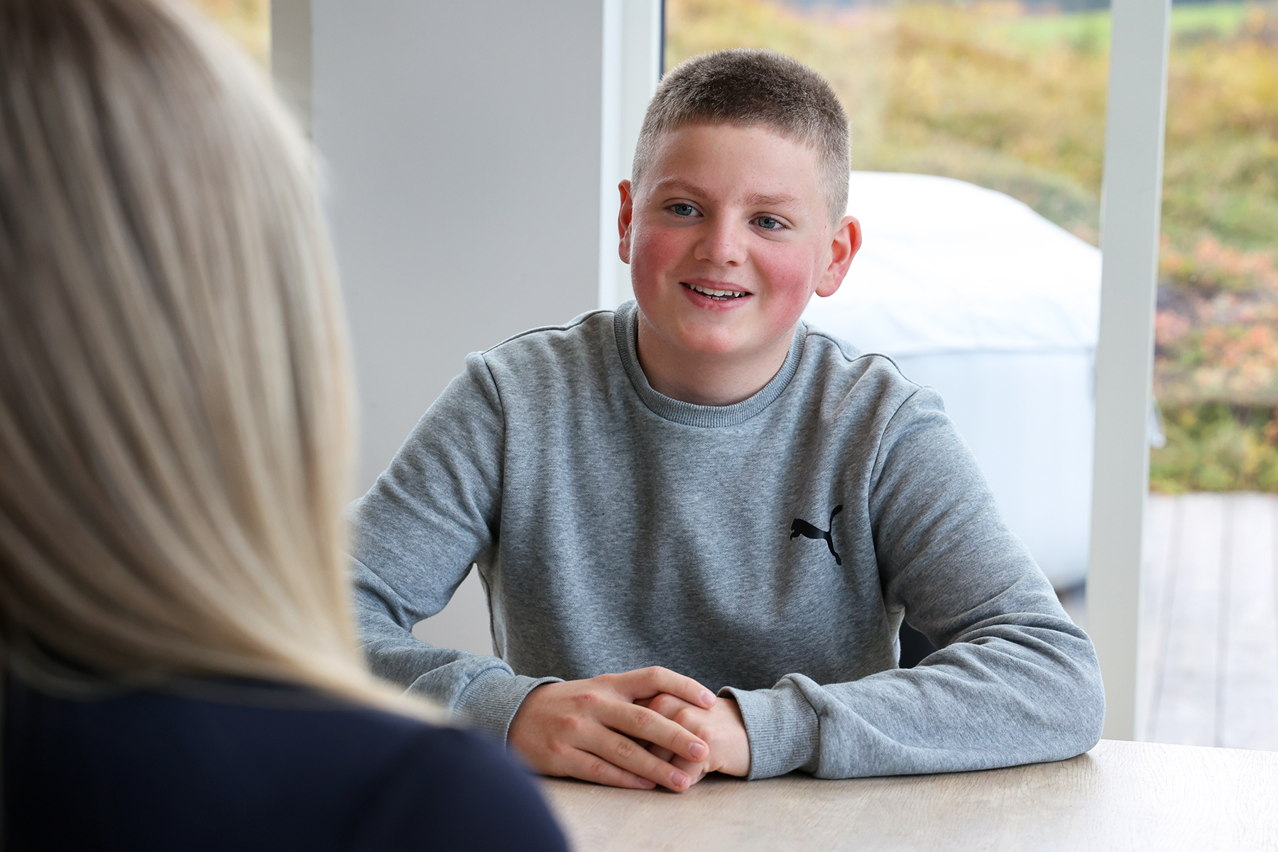 - Jeg tenker ikke så mye på at jeg har vært syk, sier Edvin.