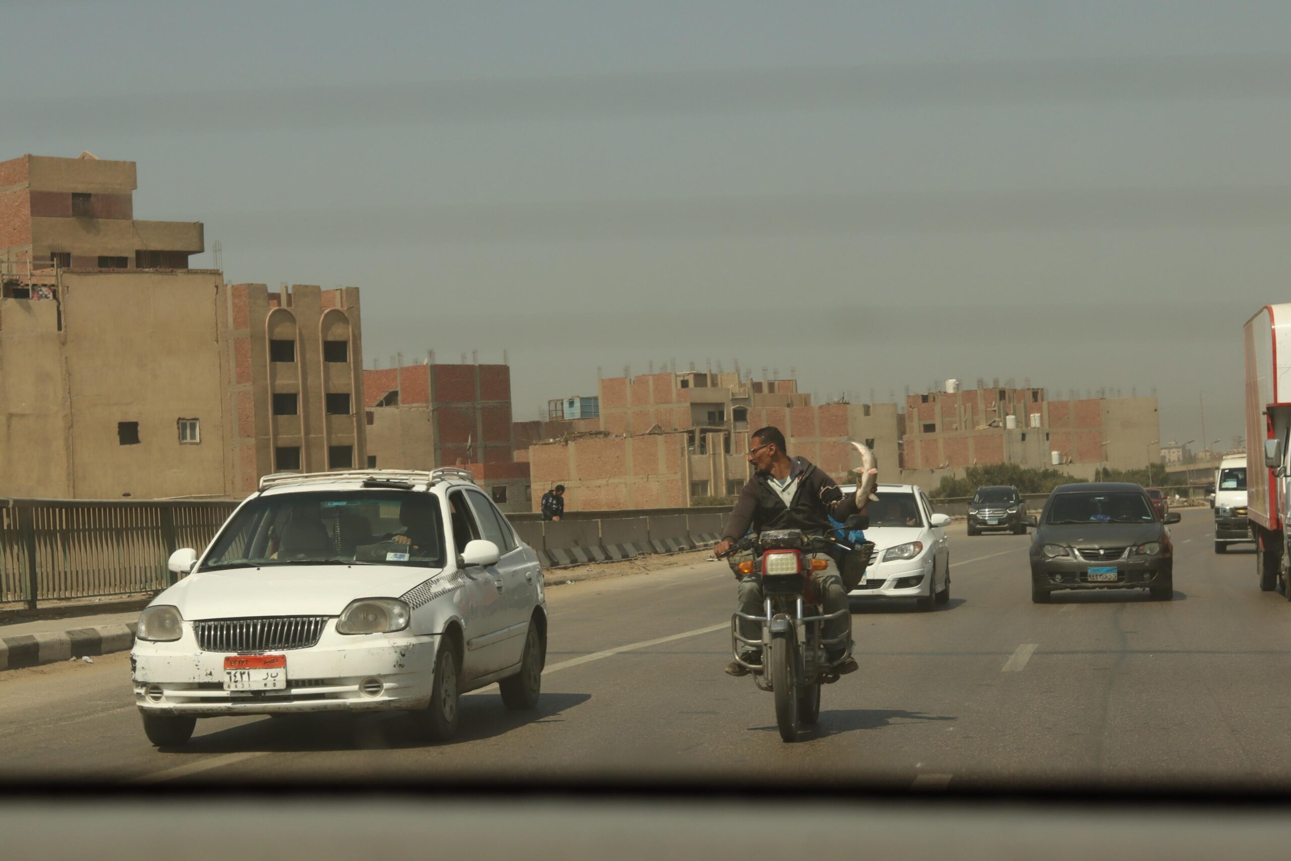 Trafikken i egyptiske storbyer kan v&aelig;re kaotisk. Foto: Eline Ruud Kristiansen. 