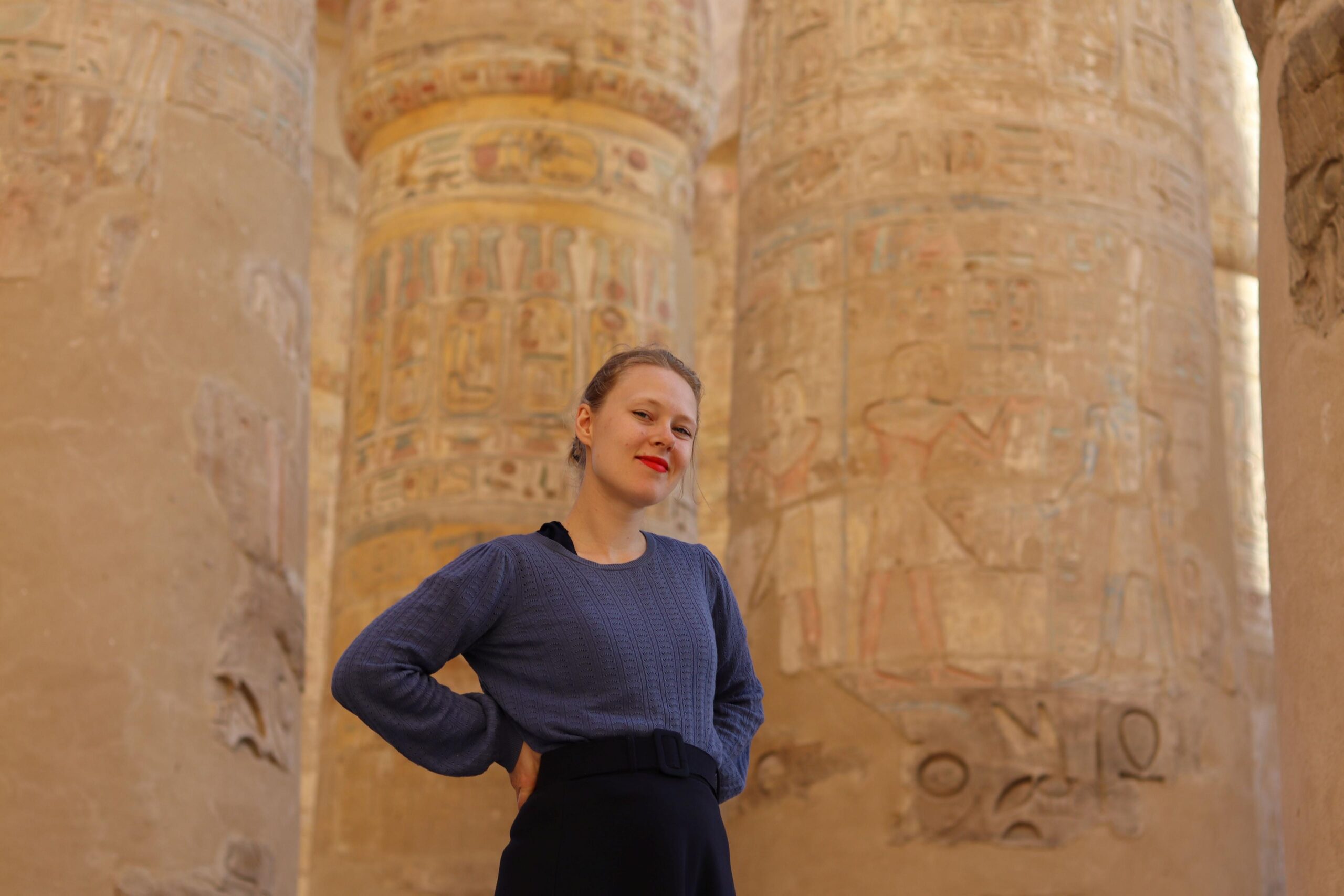 Mye har hendt i Egypt siden disse s&oslash;ylene ble dekorert i Luxor. (Foto: Privat)