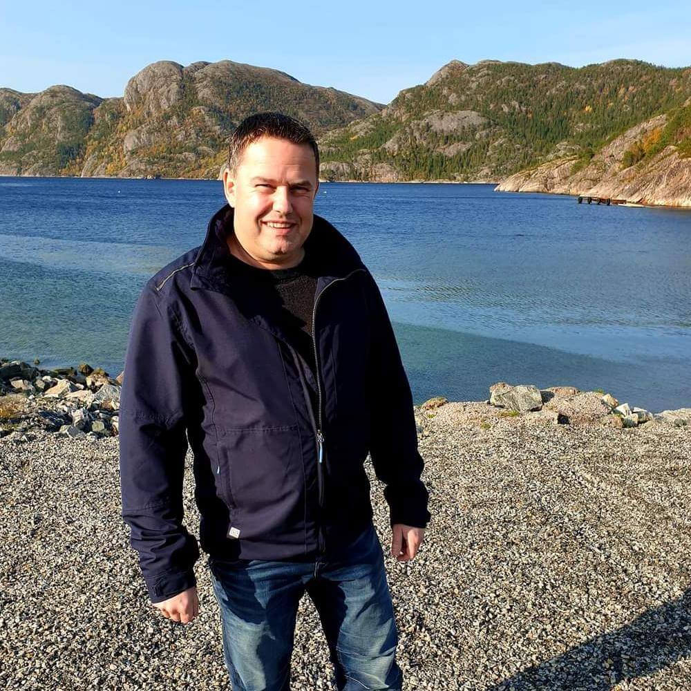 Administrerende direktør Kåre J. Devik i Namdal Settefisk-gruppen satser på å bygge opp et topp moderne torskeslakteri på Nesset. (Foto: Privat)