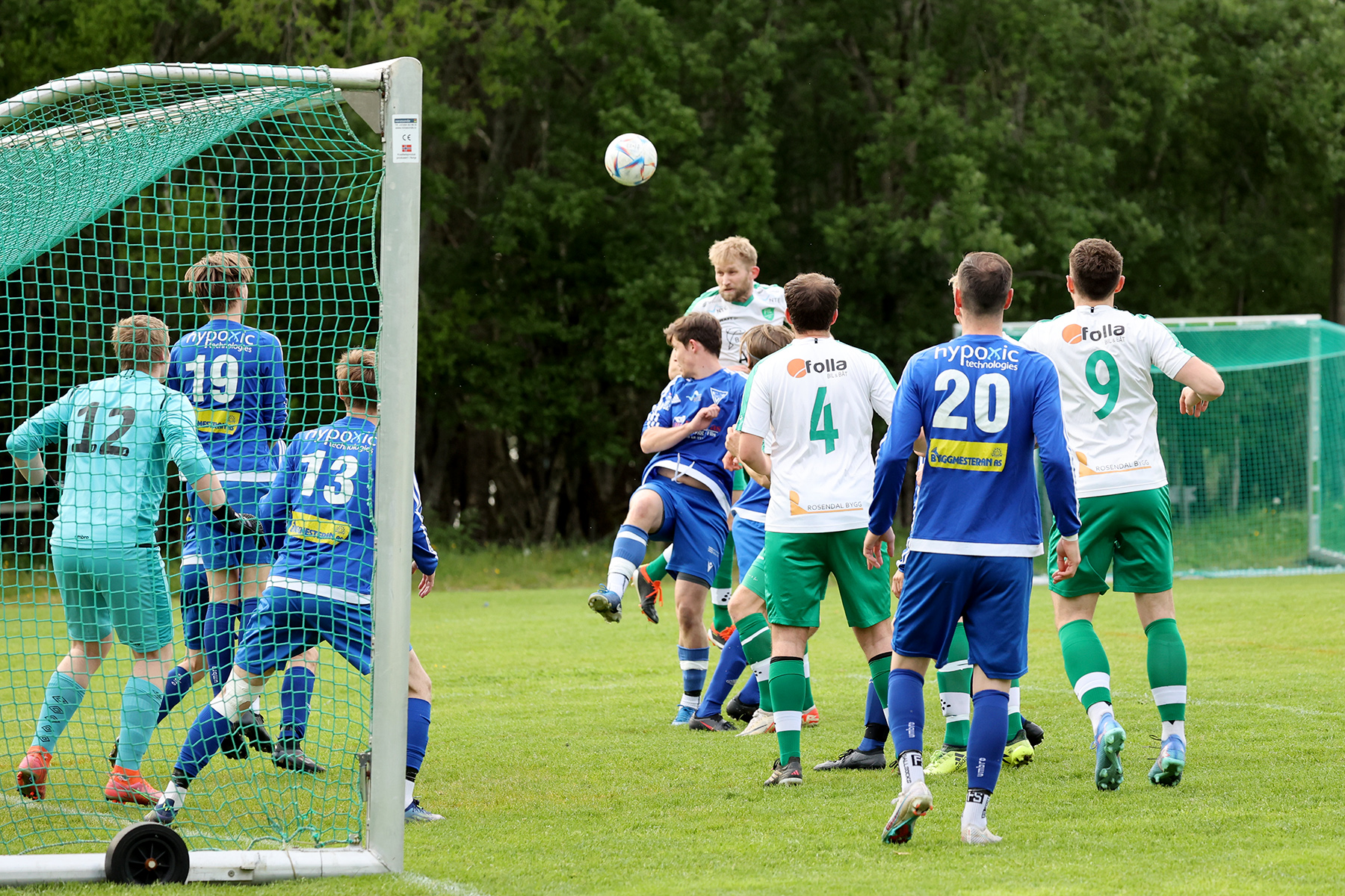 Ola Kristian Dahle Høstland med ei heading som gikk rett over tverrliggeren.