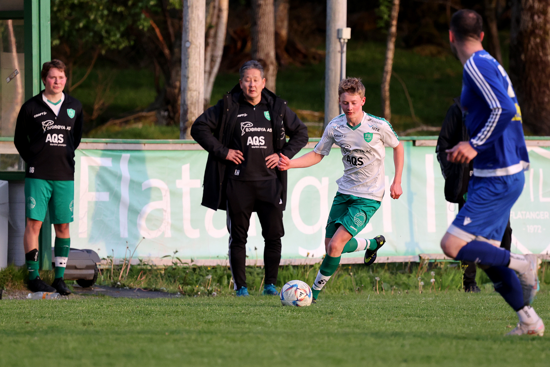 Banens yngste og eldste: Arn Frisendal (16) fikk spilletid både i første og andre omgang, mens Lars Haagensen (51) måtte innpå helt på tampen av andre omgang.