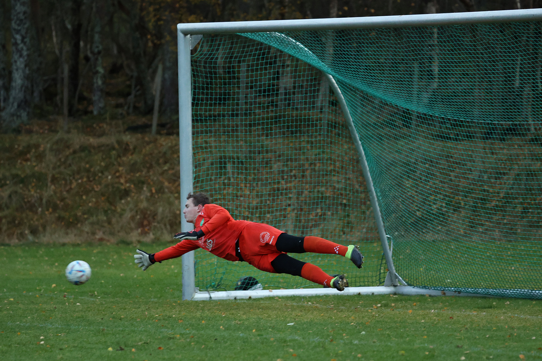 Mikael Strand reddet da Vuku fikk straffe.