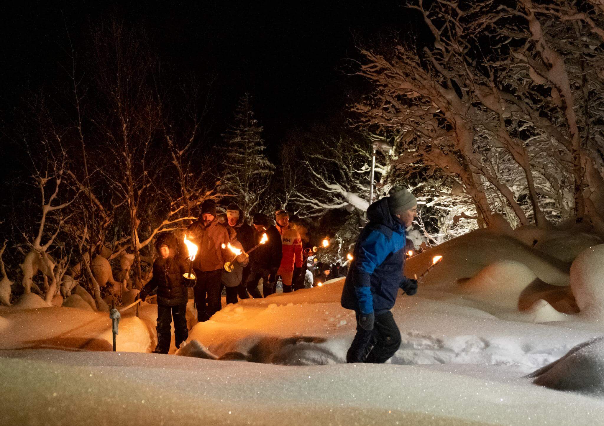 Nærmere 200 deltok i fakkeltoget onsdag kveld. (Foto: Jens Martin Olsen)