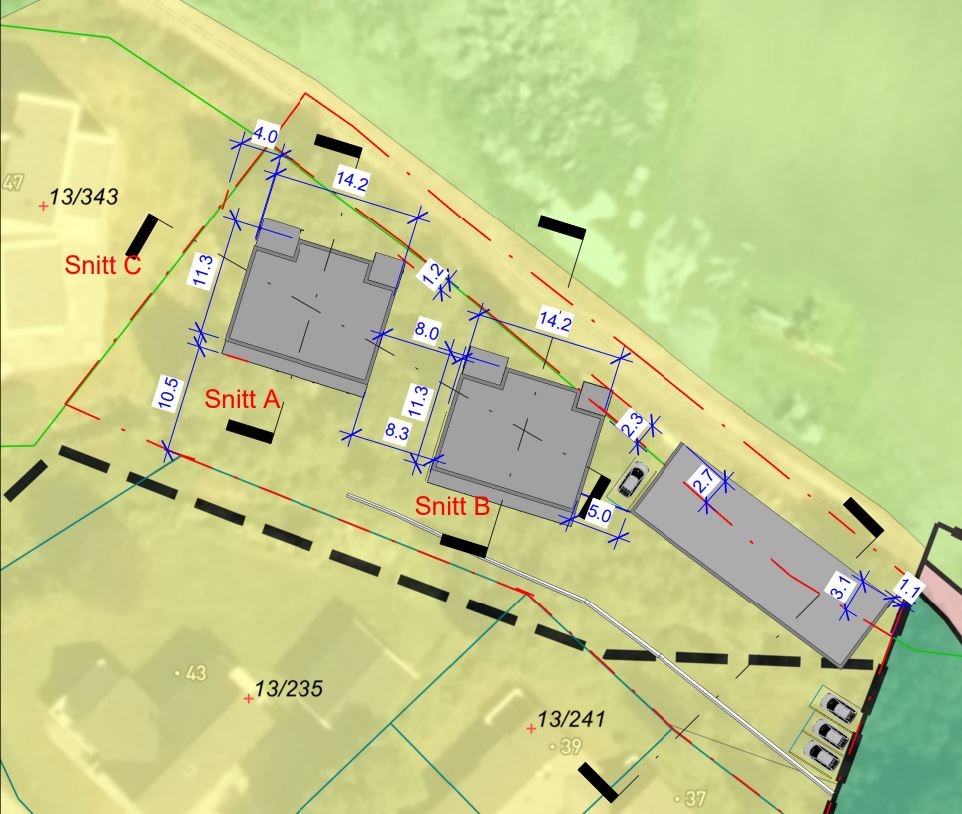 Her er firemannsboligene plassert inn på kartet, med fasaden mot nord og dyrkajorda.