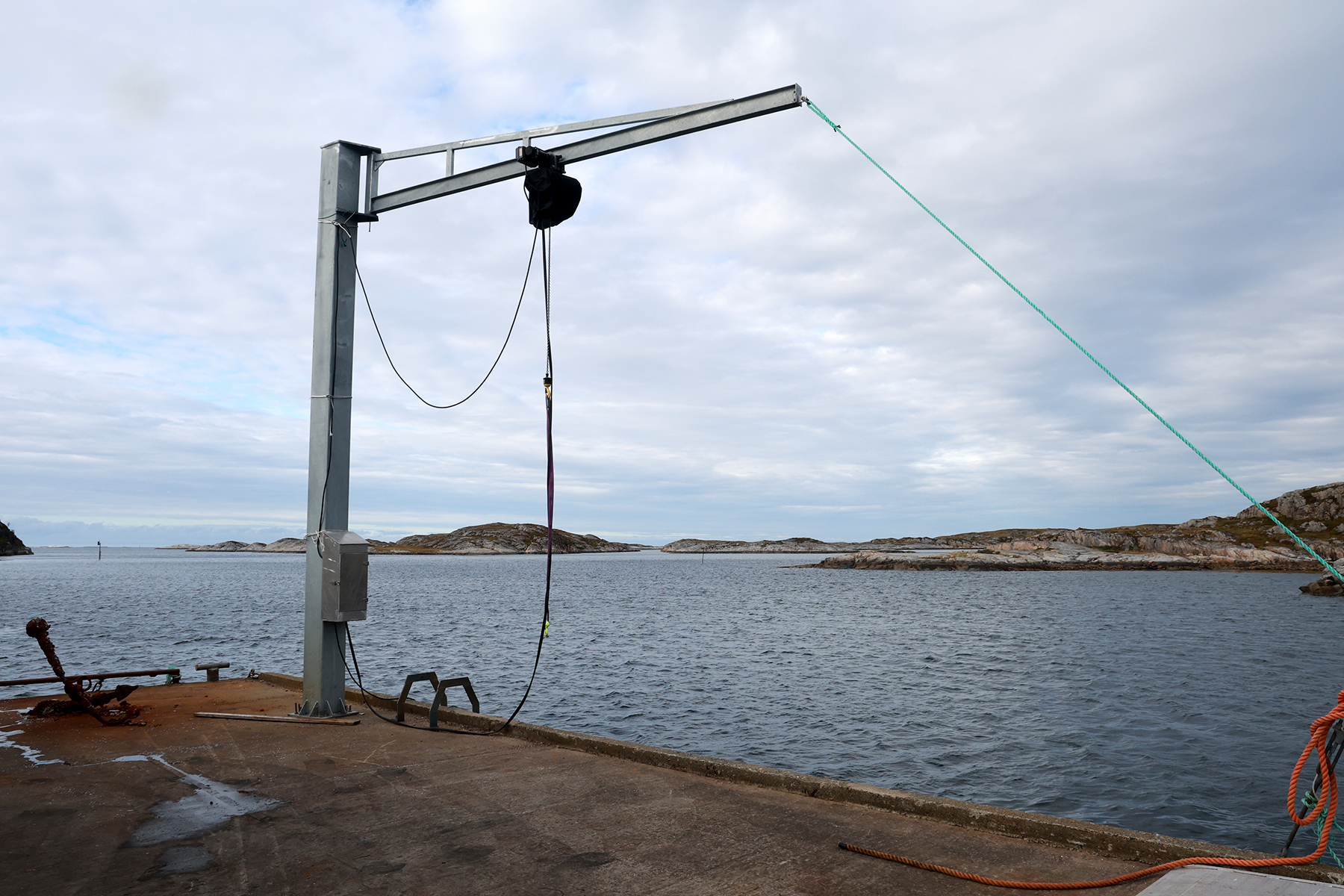 Kommunen ga 150.000 kroner i tilskudd til krana, som gj&oslash;r at fiskerne kan lande fangsten p&aring; Kval&oslash;yseter og til nye Flatanger mottaksstasjon.