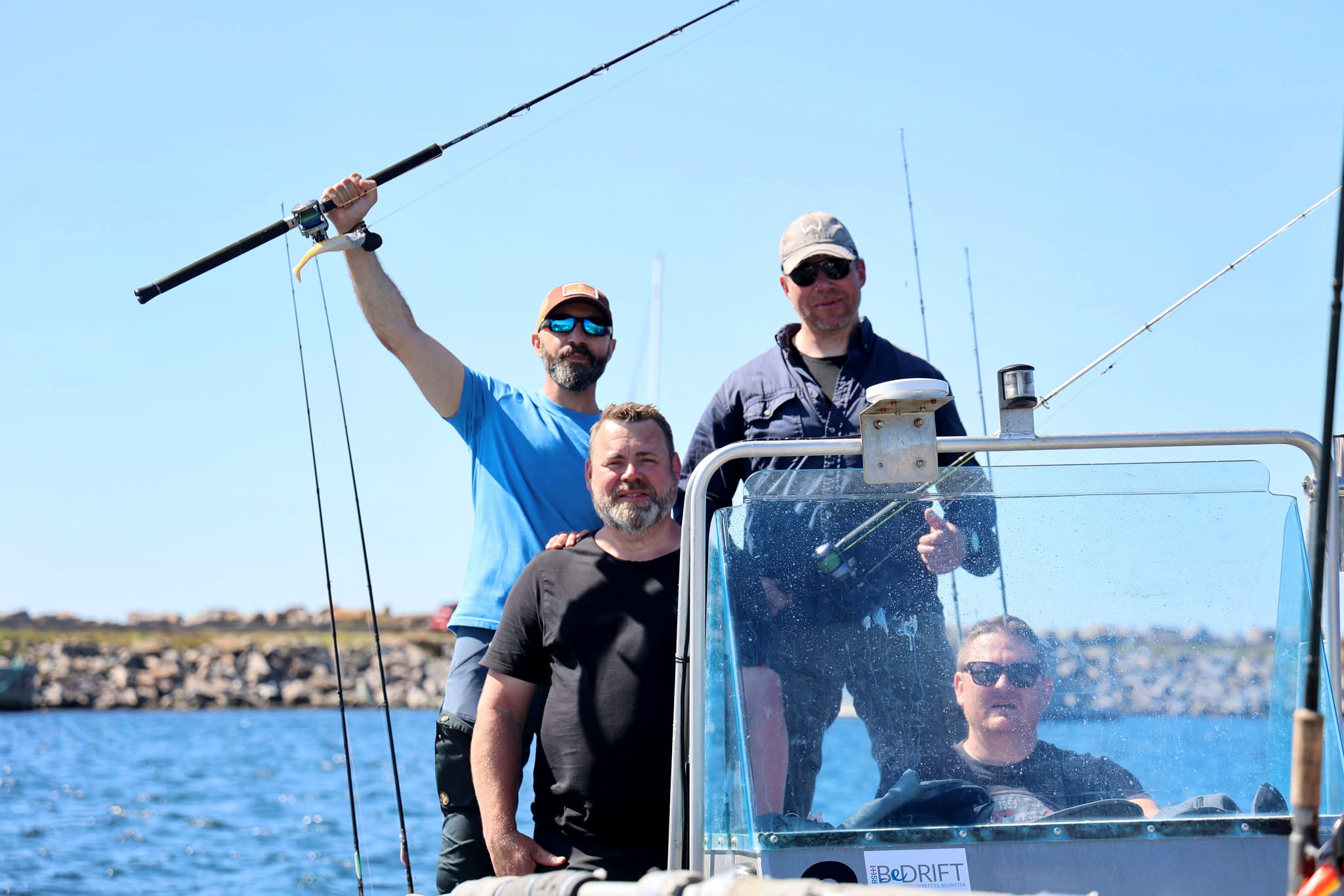 Disse fire svenskene synes naturopplevelsene er minst like viktige som fiskingen n&aring;r de ferierer p&aring; Seter. Fra venstre: Eddy Mora, Thomas Th&ouml;rgersen, Hans-Erik Larsson og Magnus Lindstr&oslash;m. (Foto: Eline Ruud Kristiansen)