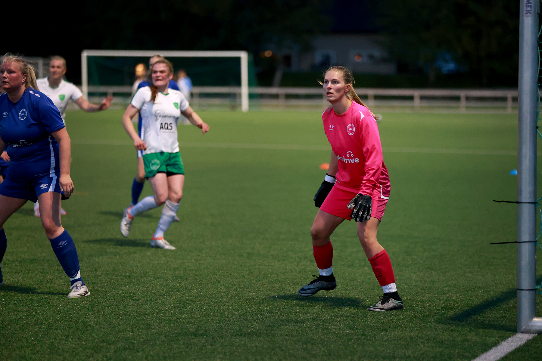 Bangsund-keeper Frida Jakobsen sto for dagens frekkeste, og noterte seg p&aring; sk&aring;ringslista.