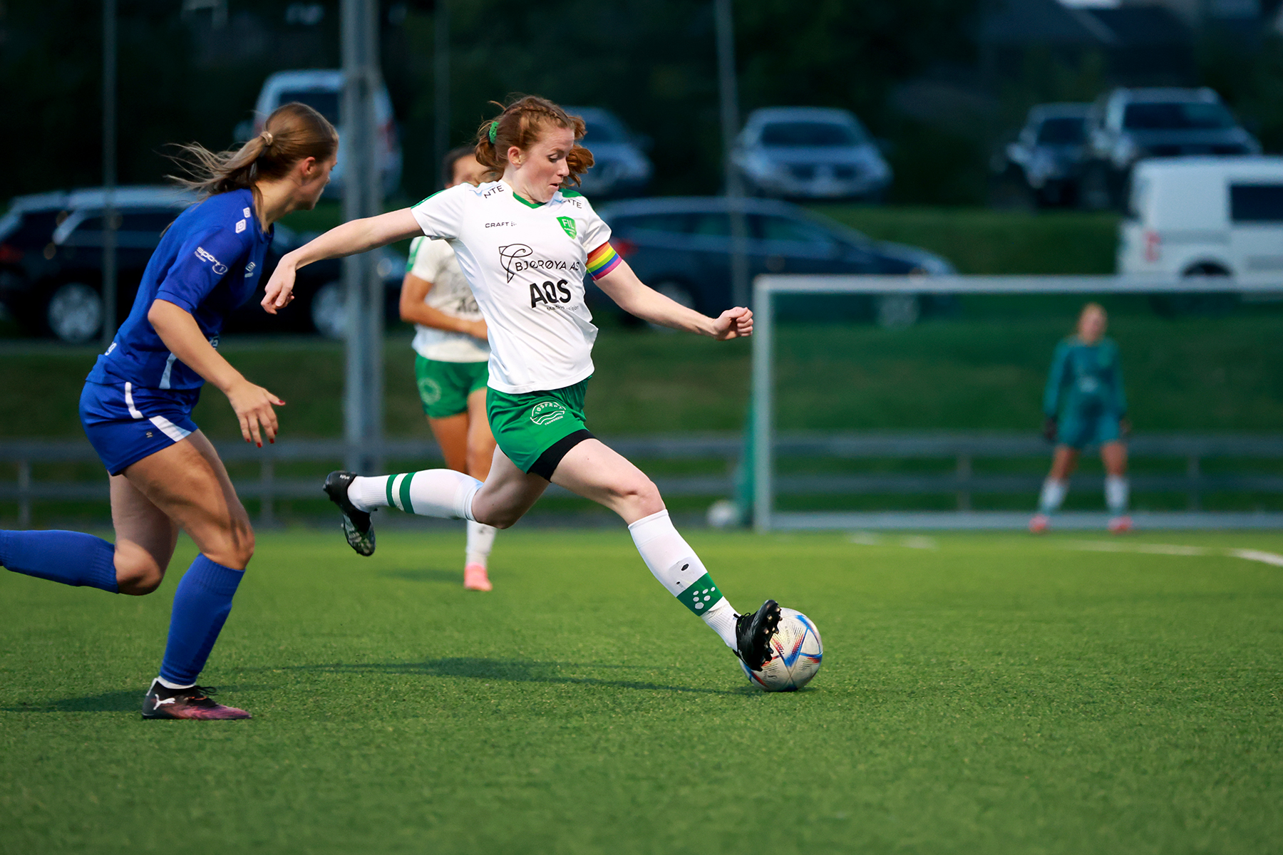 (Fly)kaptein Julie Devik Leithe i svevet.