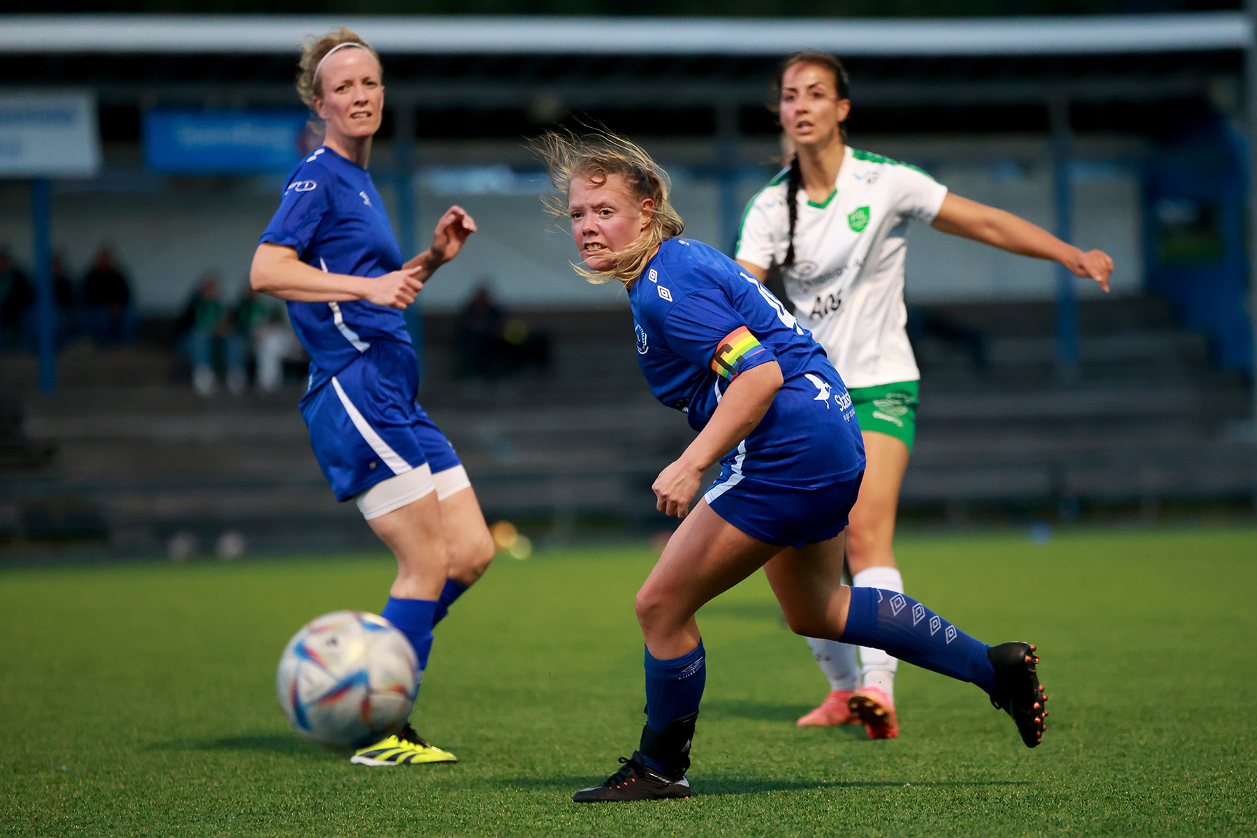 Bangsund-kaptein Runa S&oslash;rmo kan kaste et langt blikk etter skuddet til Victoria Bentzen.