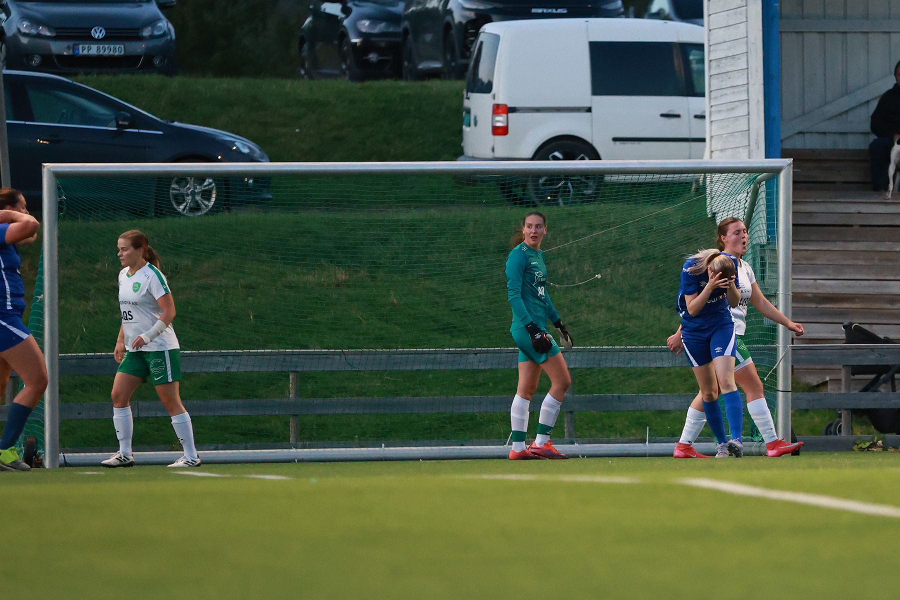 Fortvilet bangsunding etter at Lisbeth Kammen plutselig dukket opp p&aring; streket og hindret sk&aring;ring.