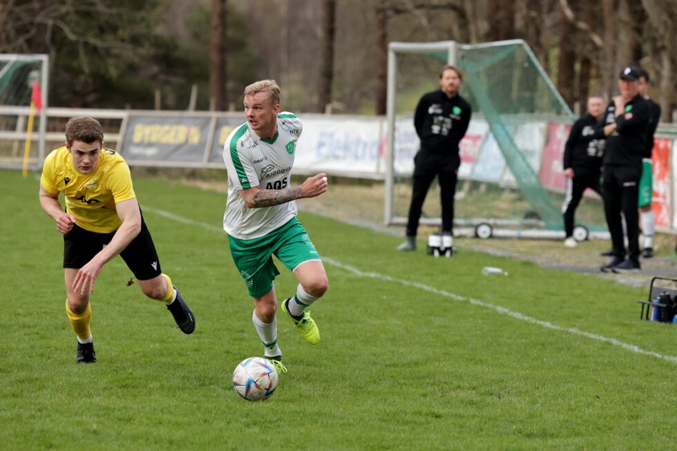 Spissene p&aring; A-laget, Aleksander Hodd&oslash; Breistrand som her er i angrep, og Lucas Haagensen, spilte hver sin omgang i oppgj&oslash;ret mot Namdalseid mandag.