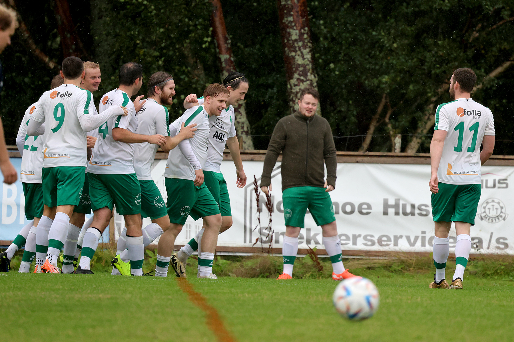 Det ble hele sju grunner til å feire for Flatanger. Som her, etter skåringa av Alexander Hoddø Breistrand.