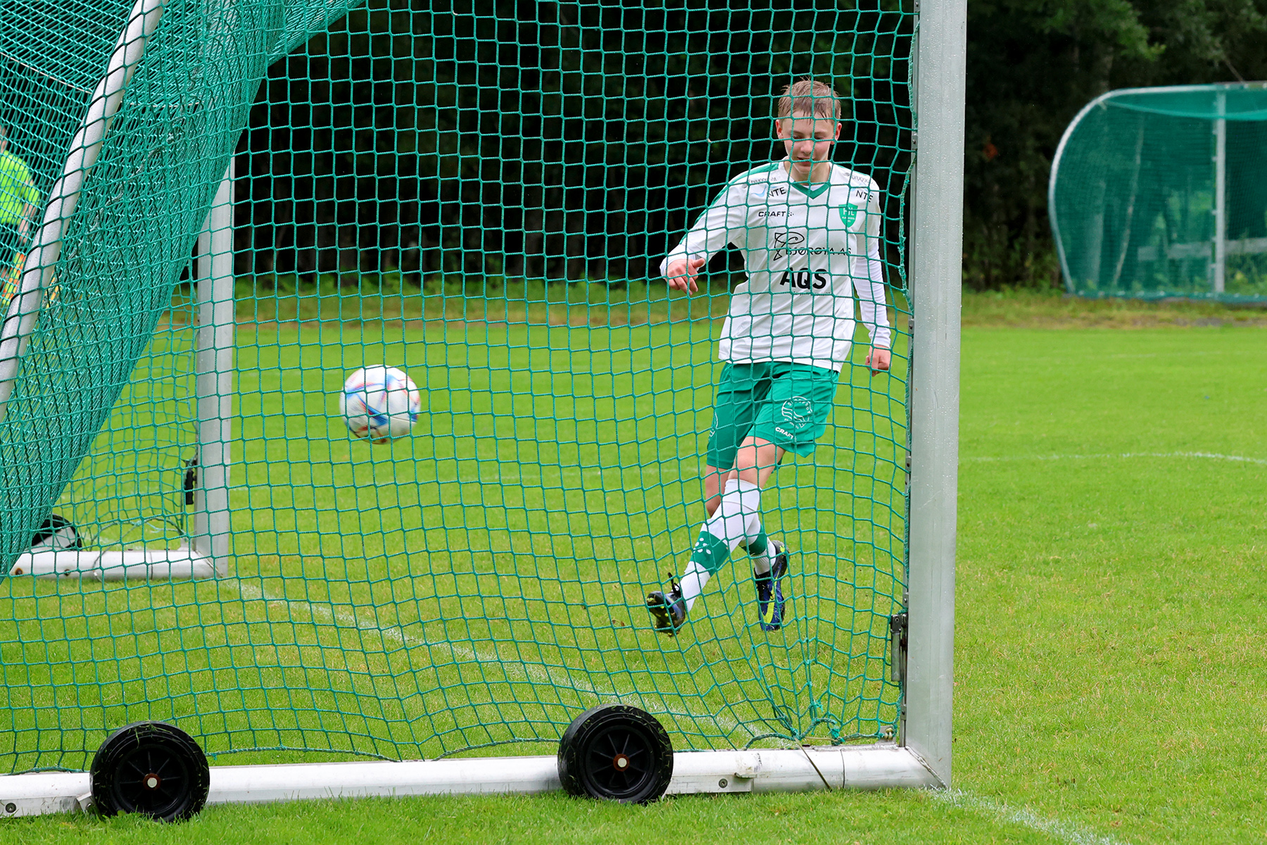 Arn Frisendal (16) var på rett plass da ballen ble liggende nesten nært streken. Han satte den rett i mål.