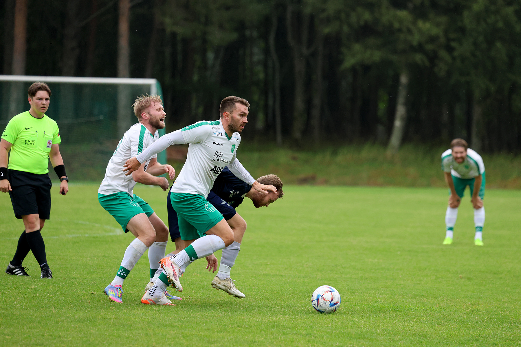 Ola Kristian Dahle Høstland fikk seg en trøkk, men fortsatte kampen.