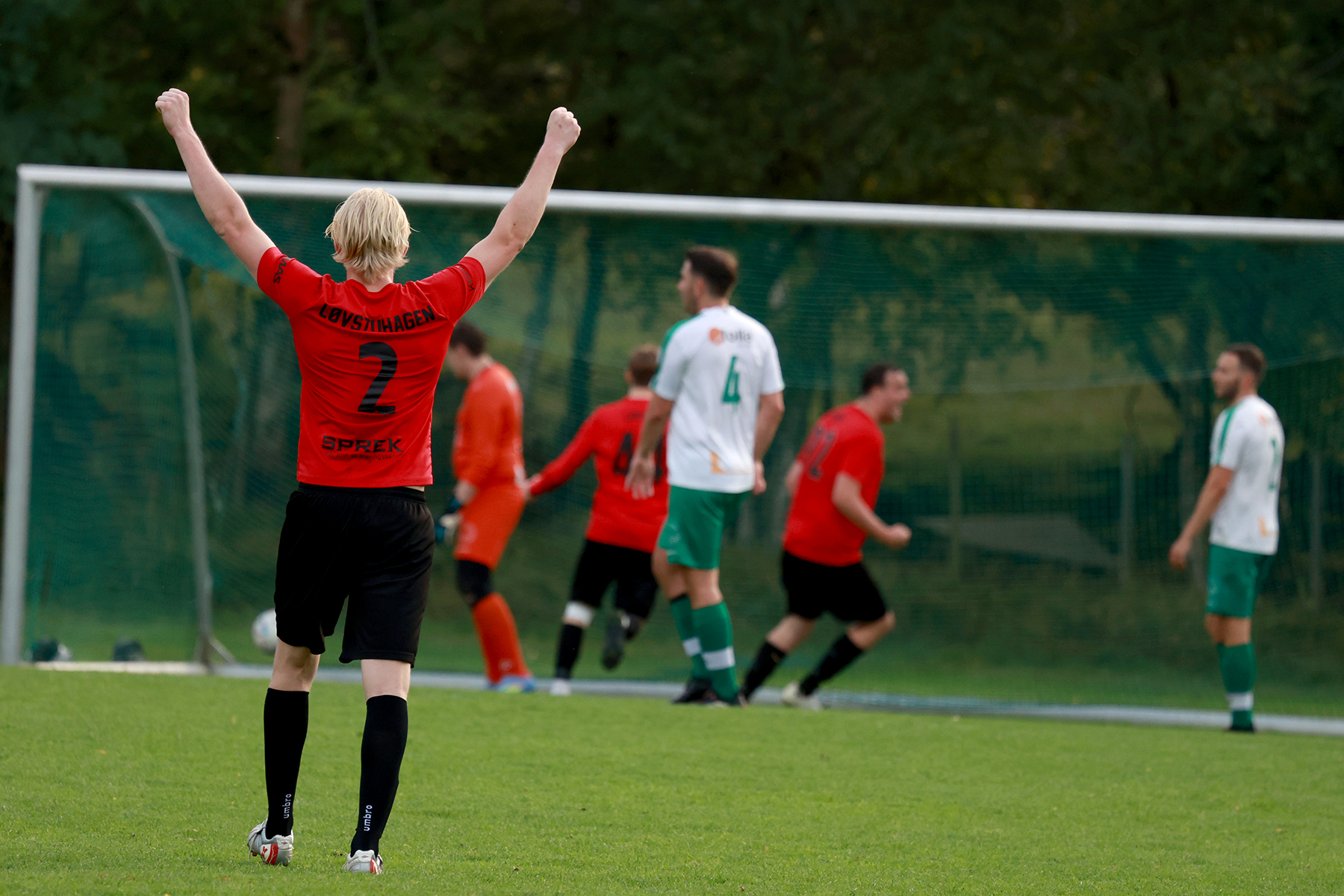 Leksdal jublet etter sk&aring;ring, og til tider virket de forn&oslash;yde med &aring; spille uavgjort.