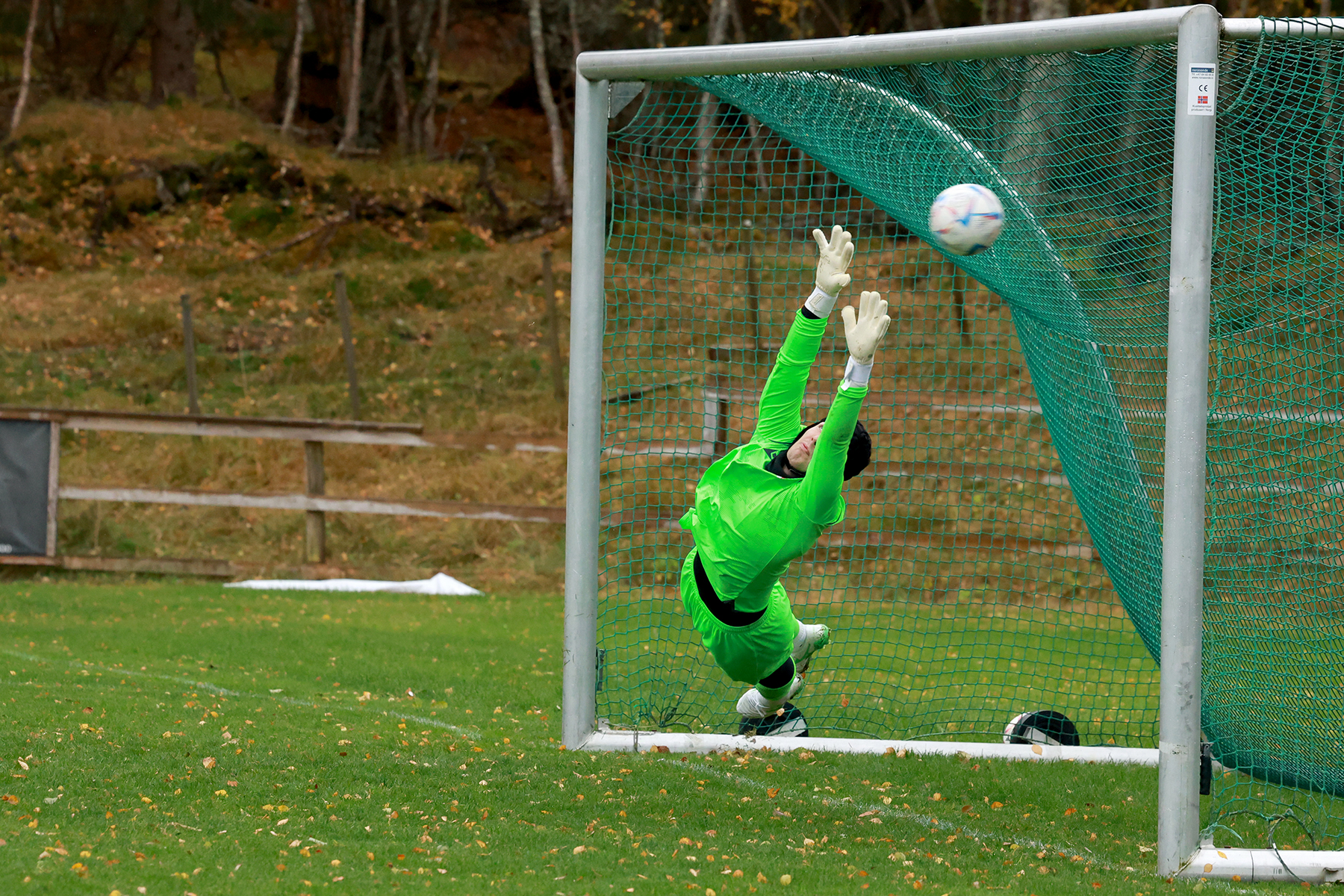 ...og den straffen satte Nicolai Forås til høyre for keeper.