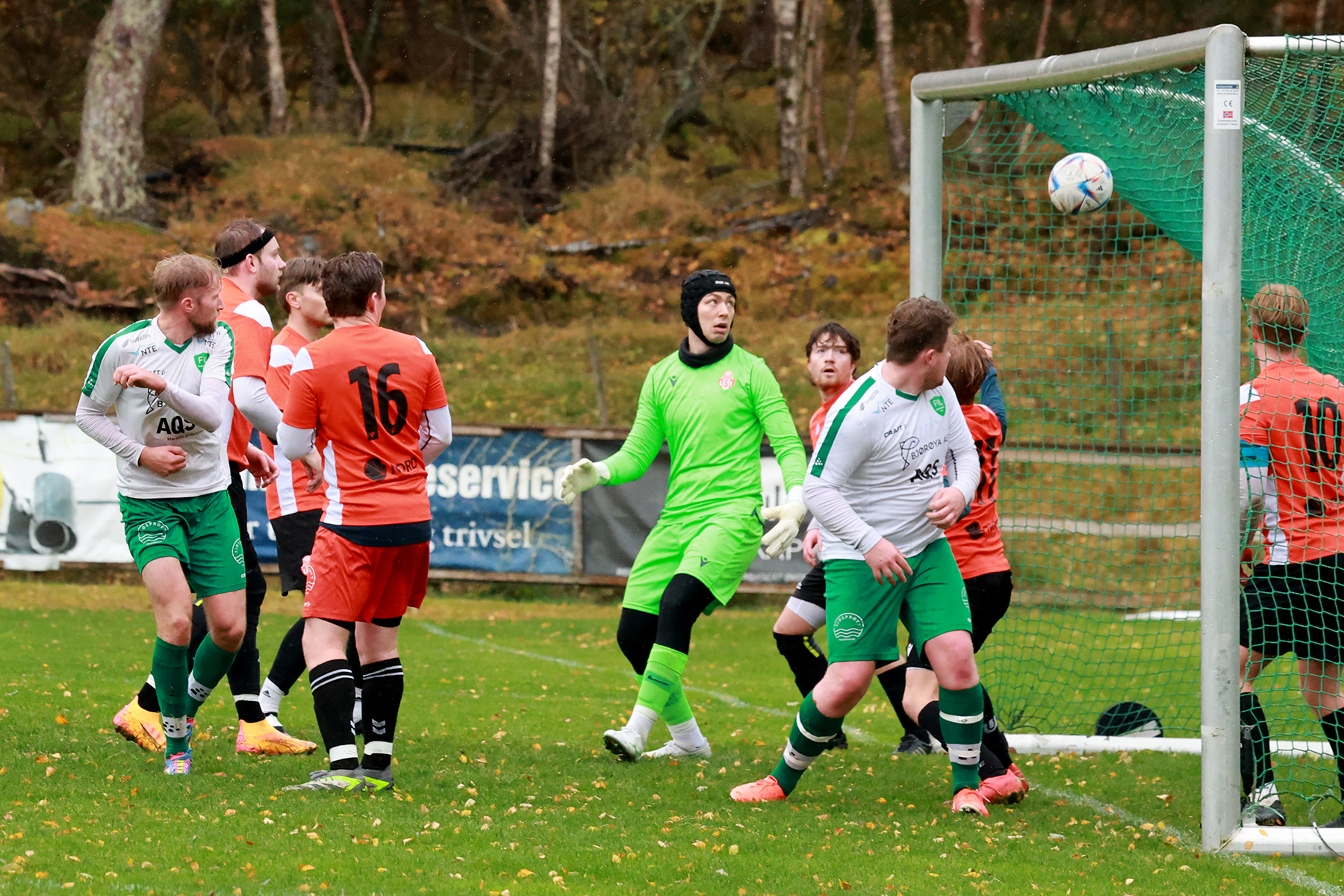 Ola Kristian Dahle Høstland setter inn 3-1 med ei velplassert heading.